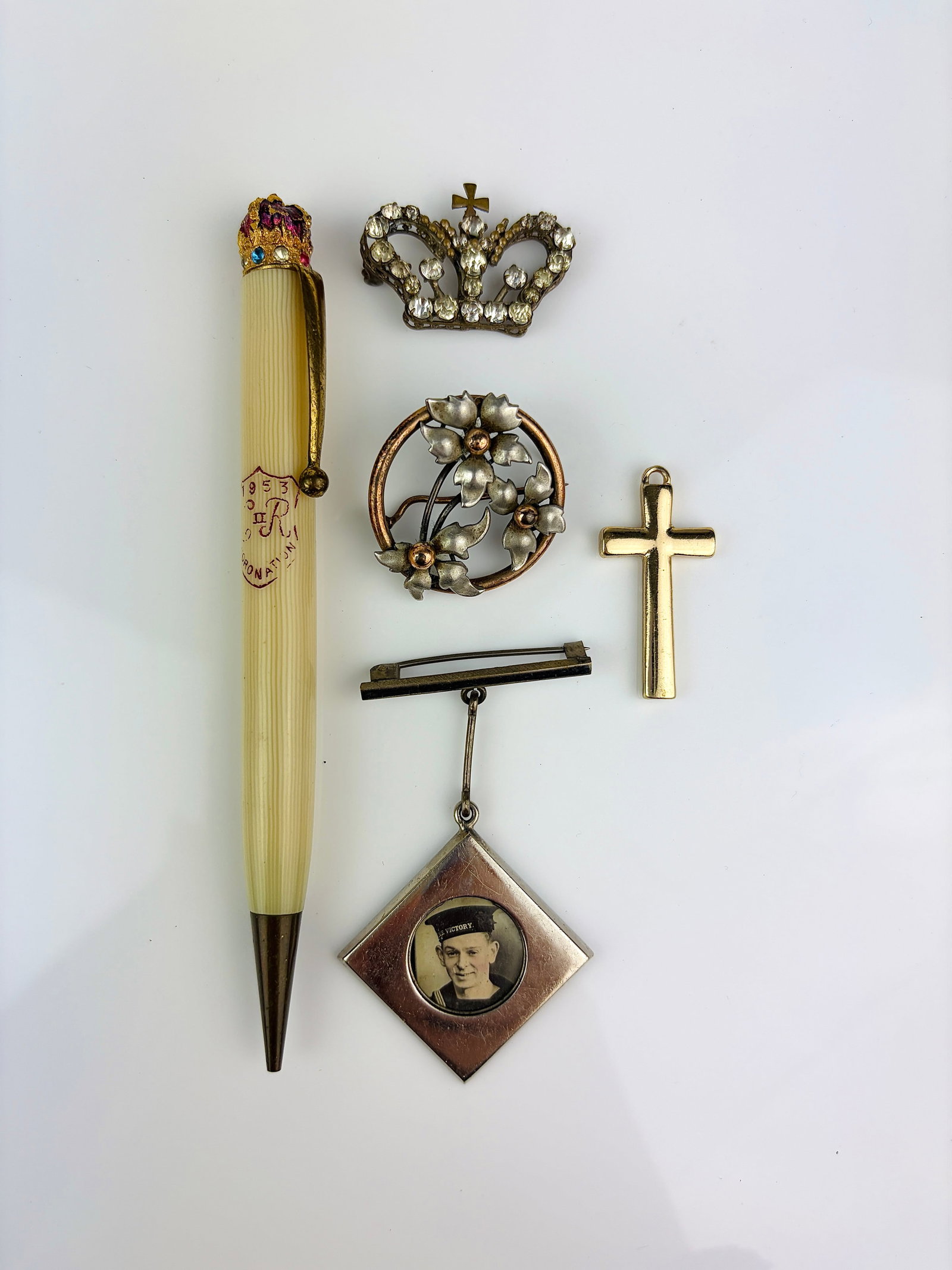 Mixed Lot Brooches, Pen etc: Mixed Lot Brooches, Pen etc