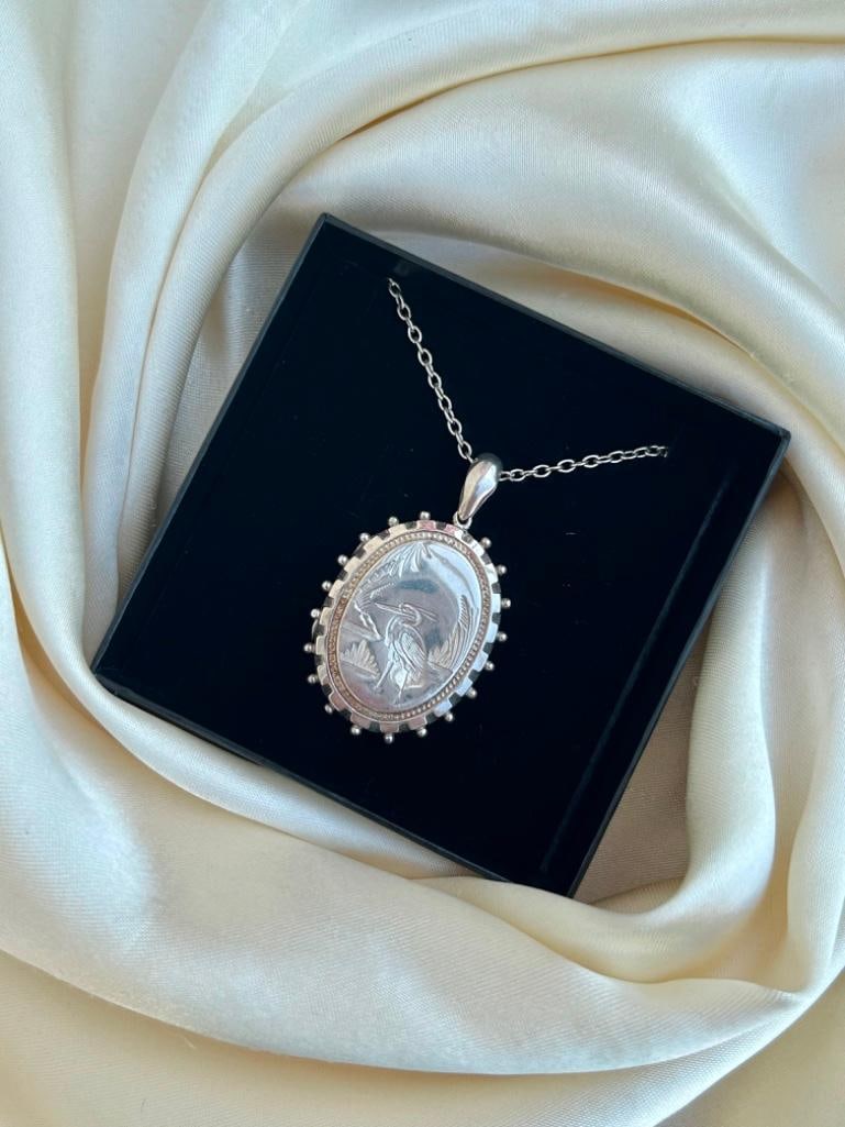 Victorian Era Aesthetic Silver Pendant on Chain: Victorian Era Aesthetic Silver Pendant on Chain truly charming opening pendant measurements length 52cm pendant size 50mm x 30mm weight 16.15g ma