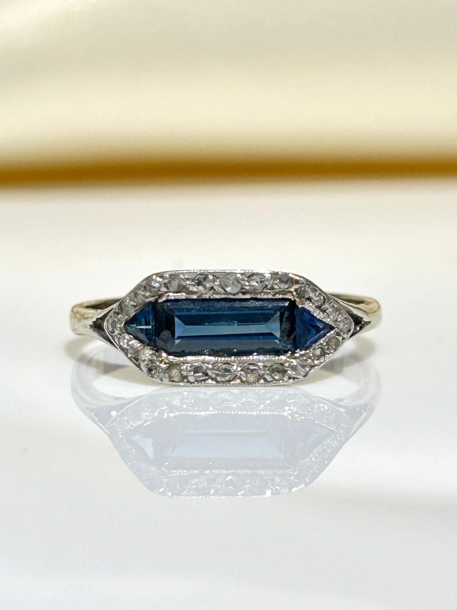 Wonderful antique art deco era sapphire and diamond panel ring in 18ct white gold (1 of 9)