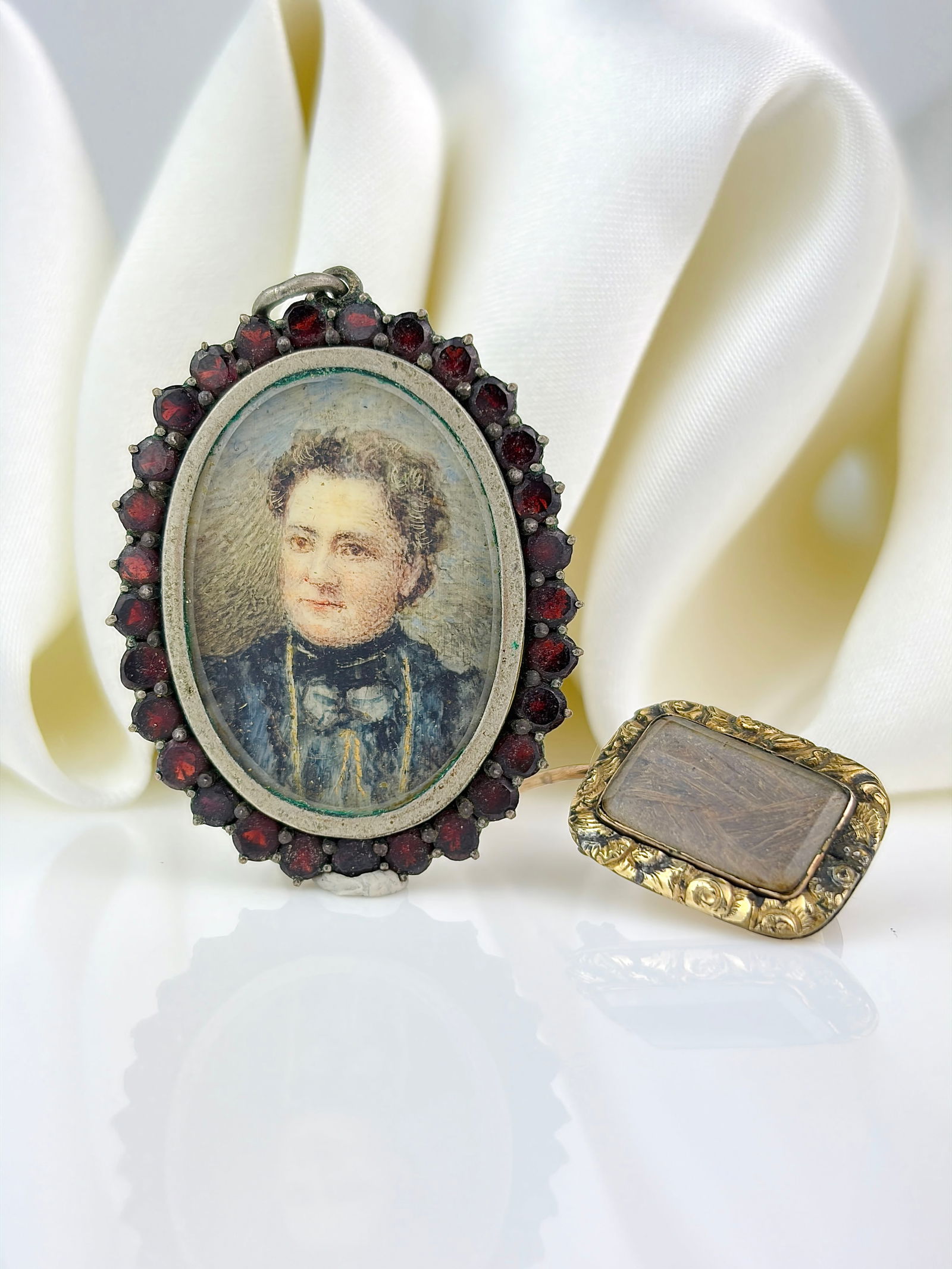 antique garnet locket and mourning locket brooch (1 of 8)