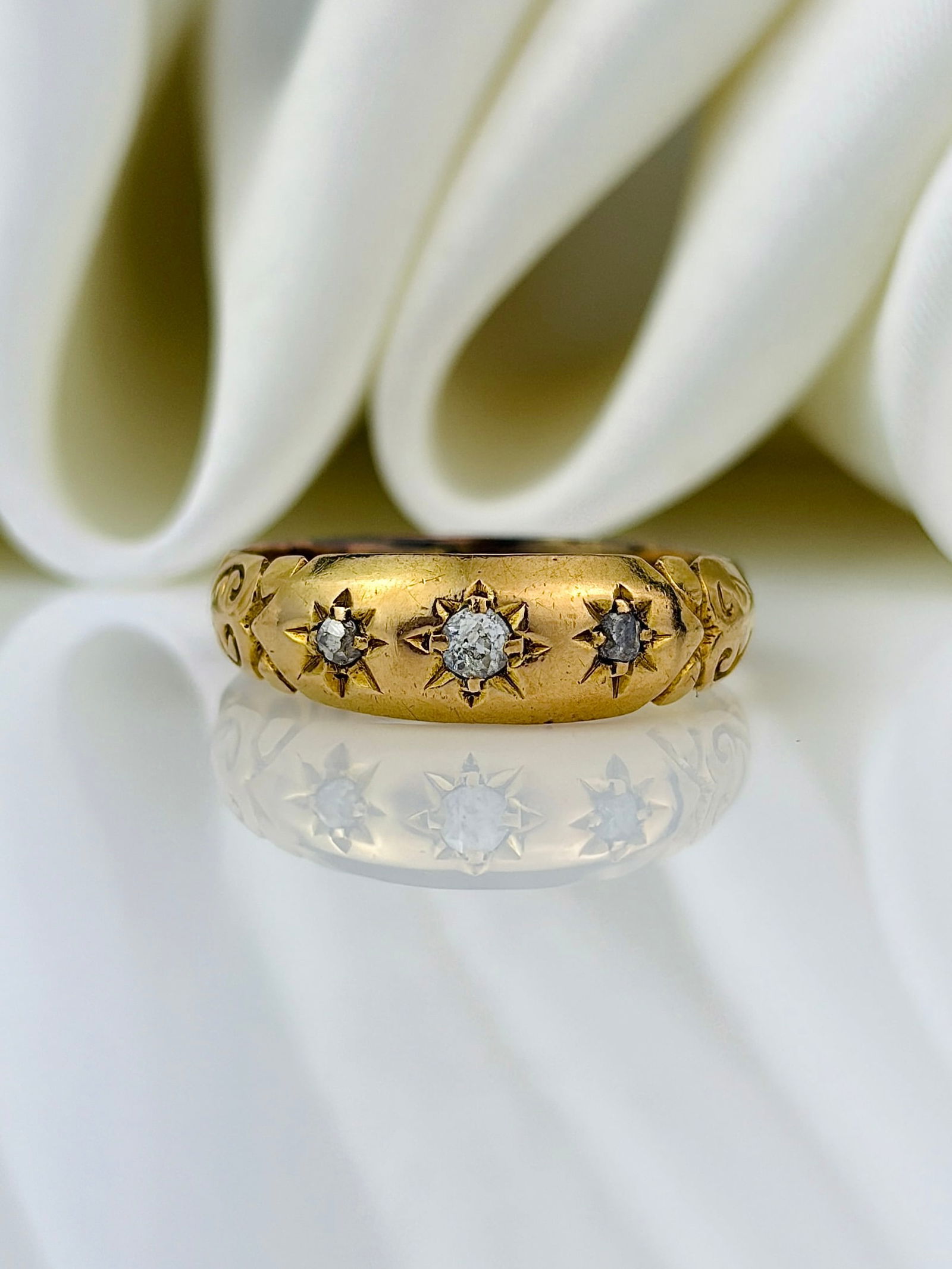 antique 18ct yellow gold diamond 3 stone star ring (1 of 11)