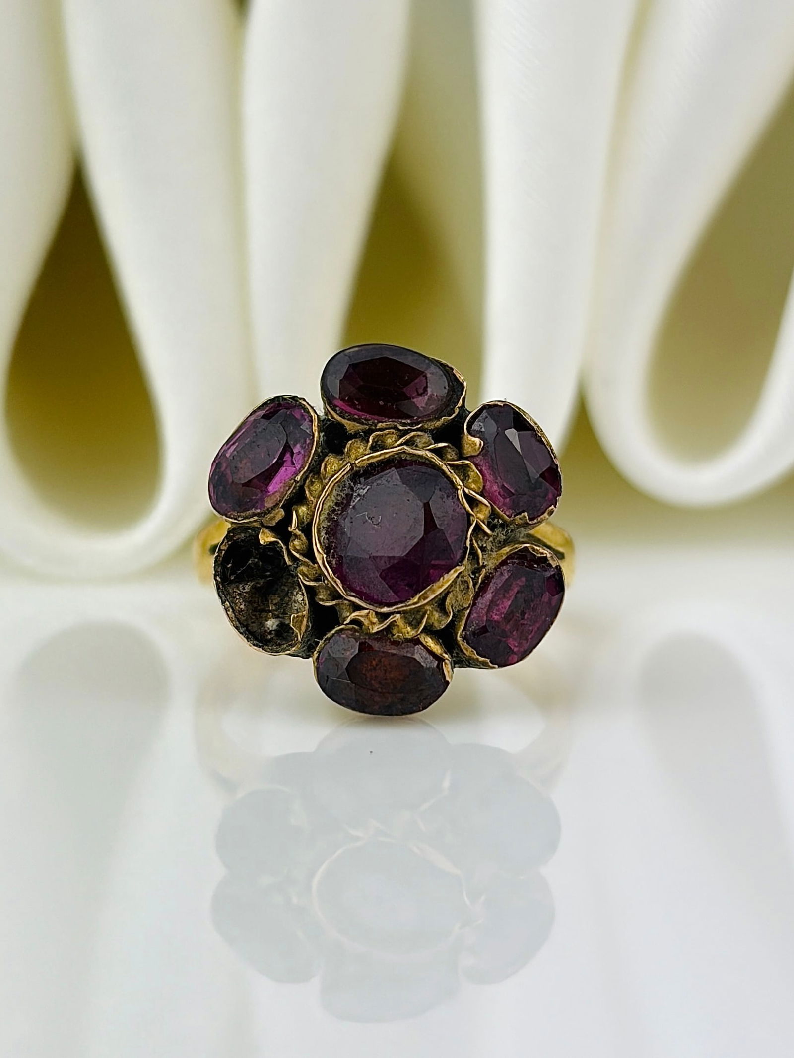 Antique 9ct yellow gold flat cut garnet 15ct yellow gold flower ring (1 of 8)