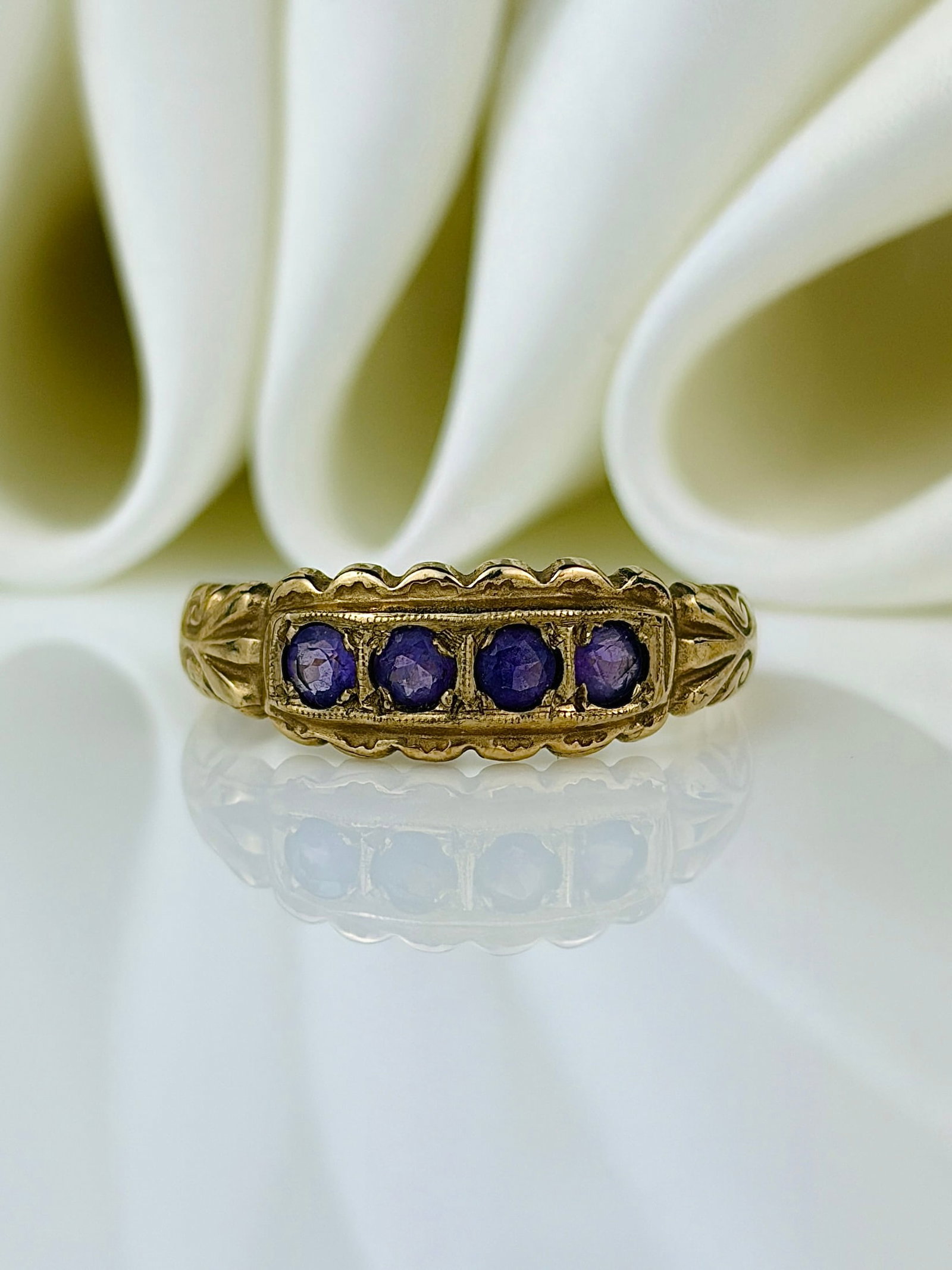 VINTAGE 9CT YELLOW GOLD AMETHYST 5 STONE RING (1 of 6)