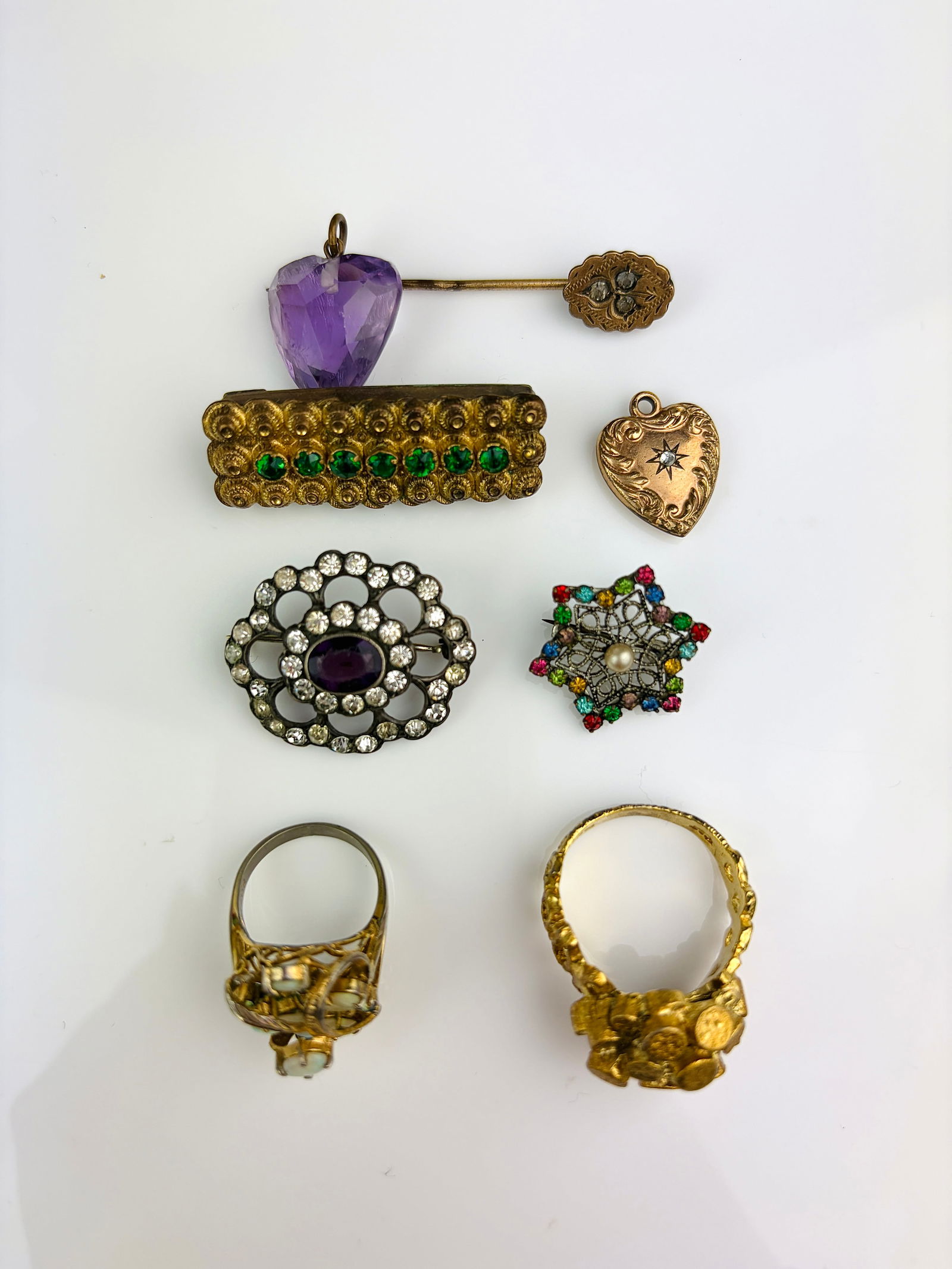 MIXED LOT RINGS, BROOCHES ETC (1 of 3)
