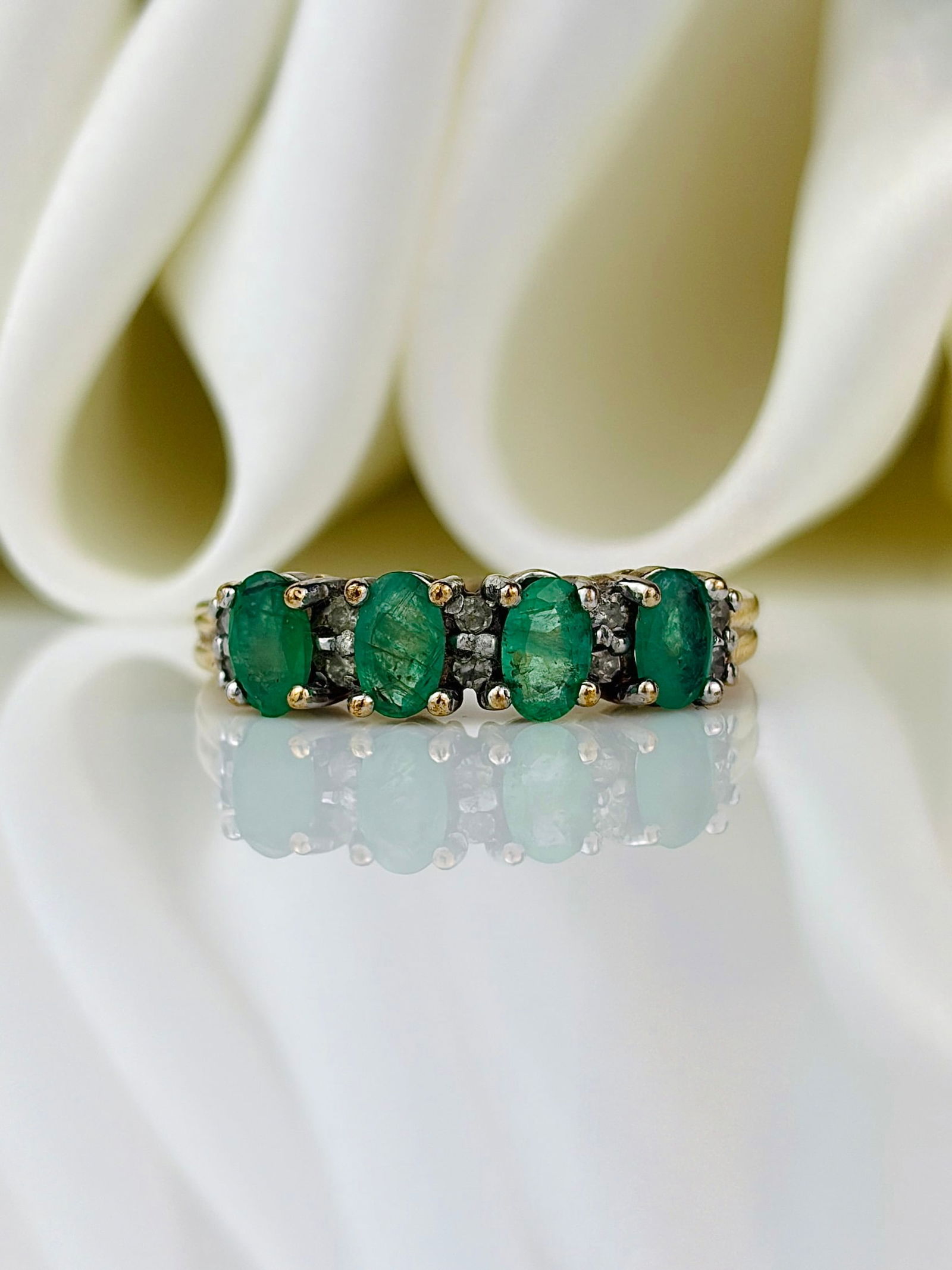 vintage emerald and diamond band ring in 9ct gold (1 of 9)