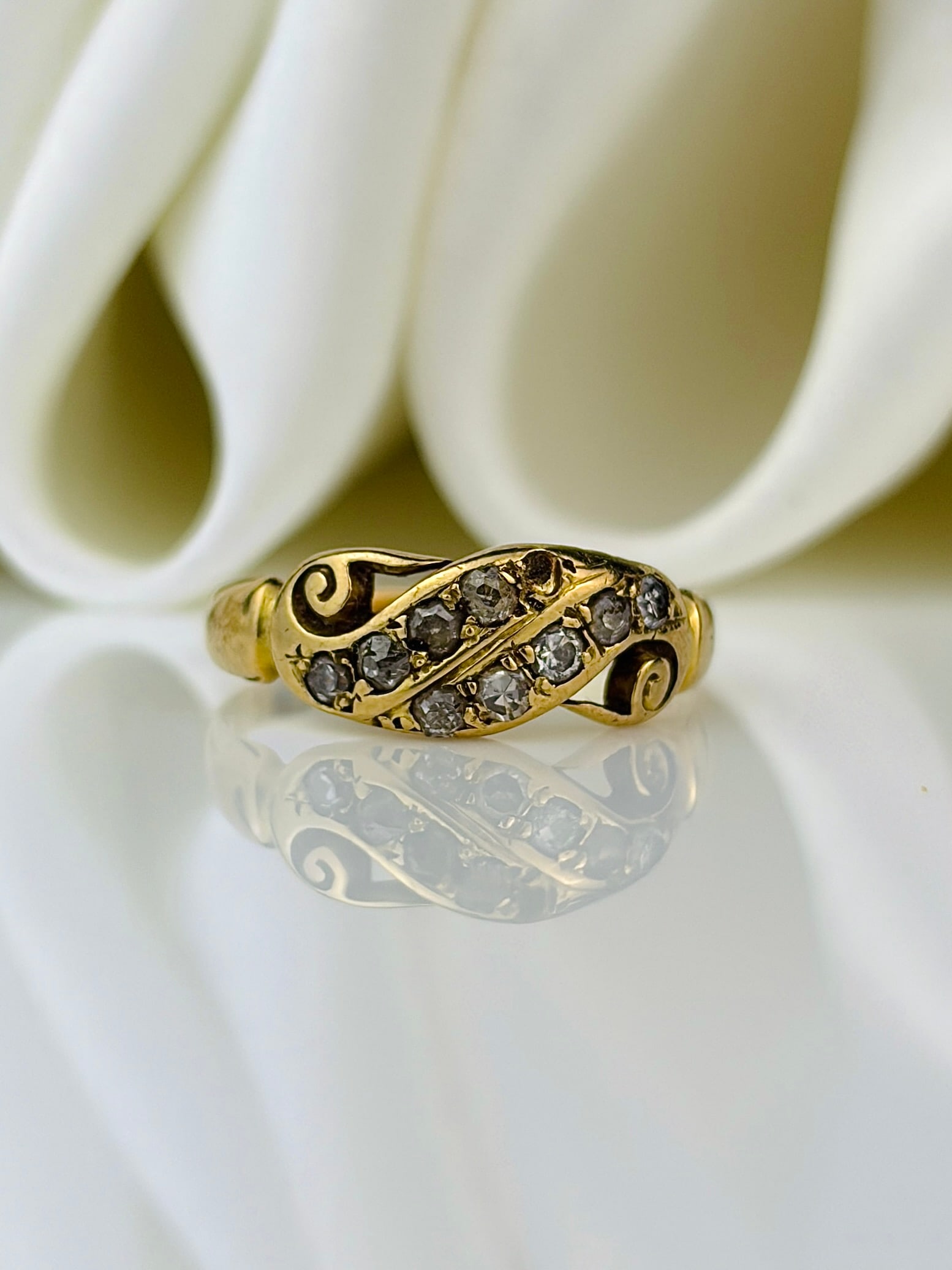 antique 18ct yellow gold gold swirl design ring (1 of 9)
