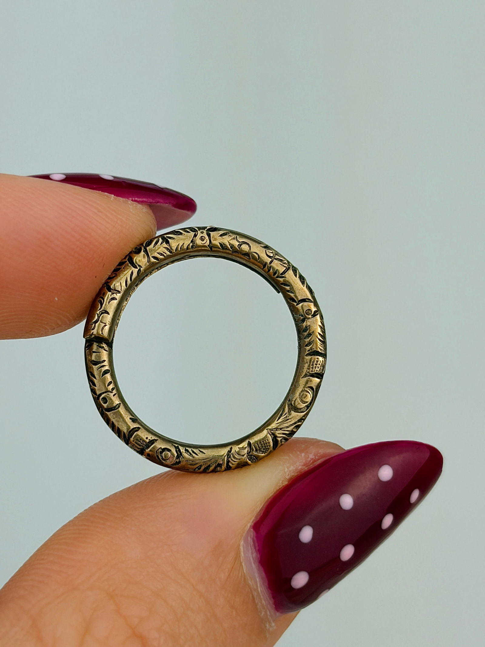 antique 9ct gold carved split ring - 3