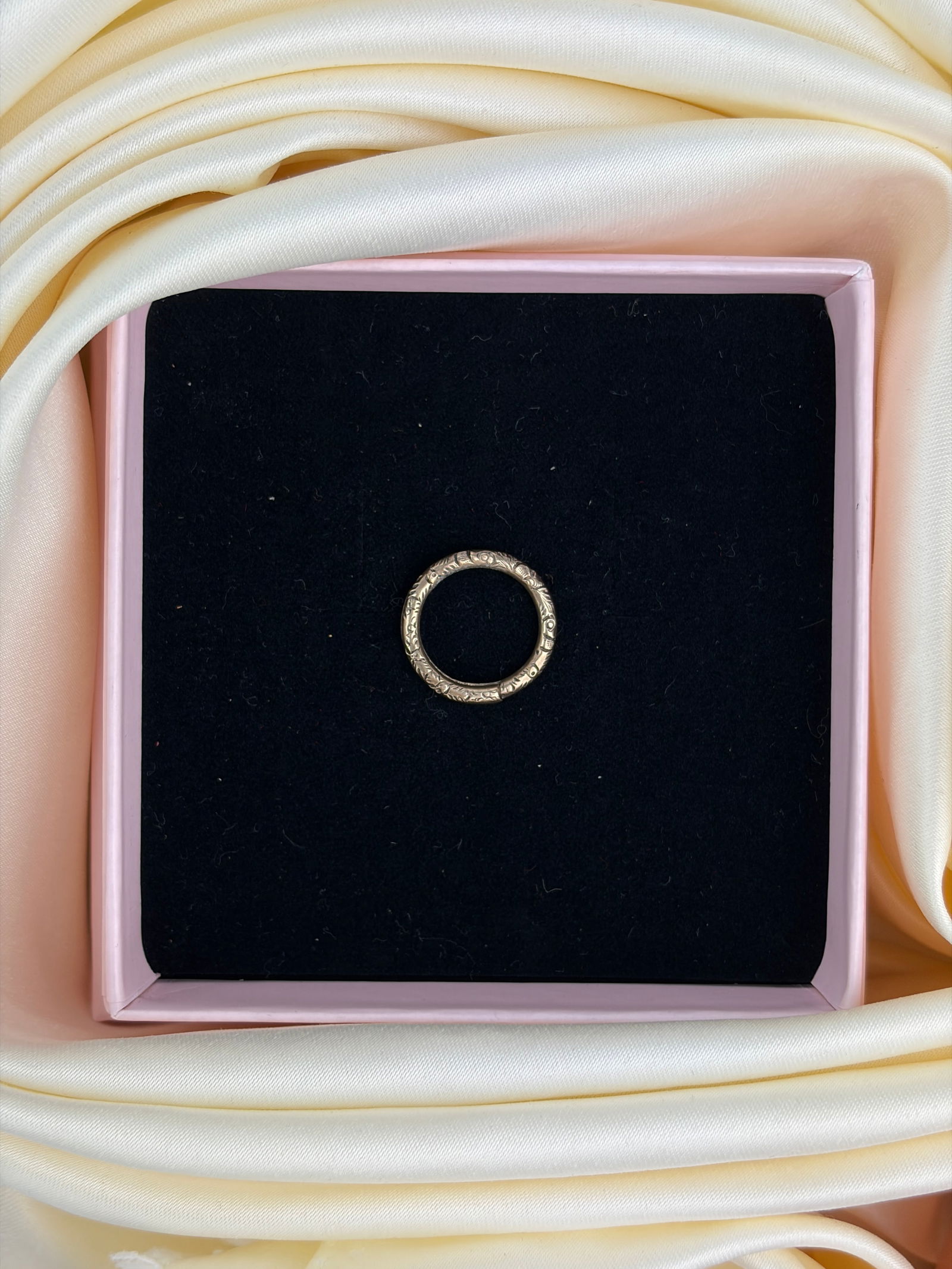 antique 9ct gold carved split ring - 5