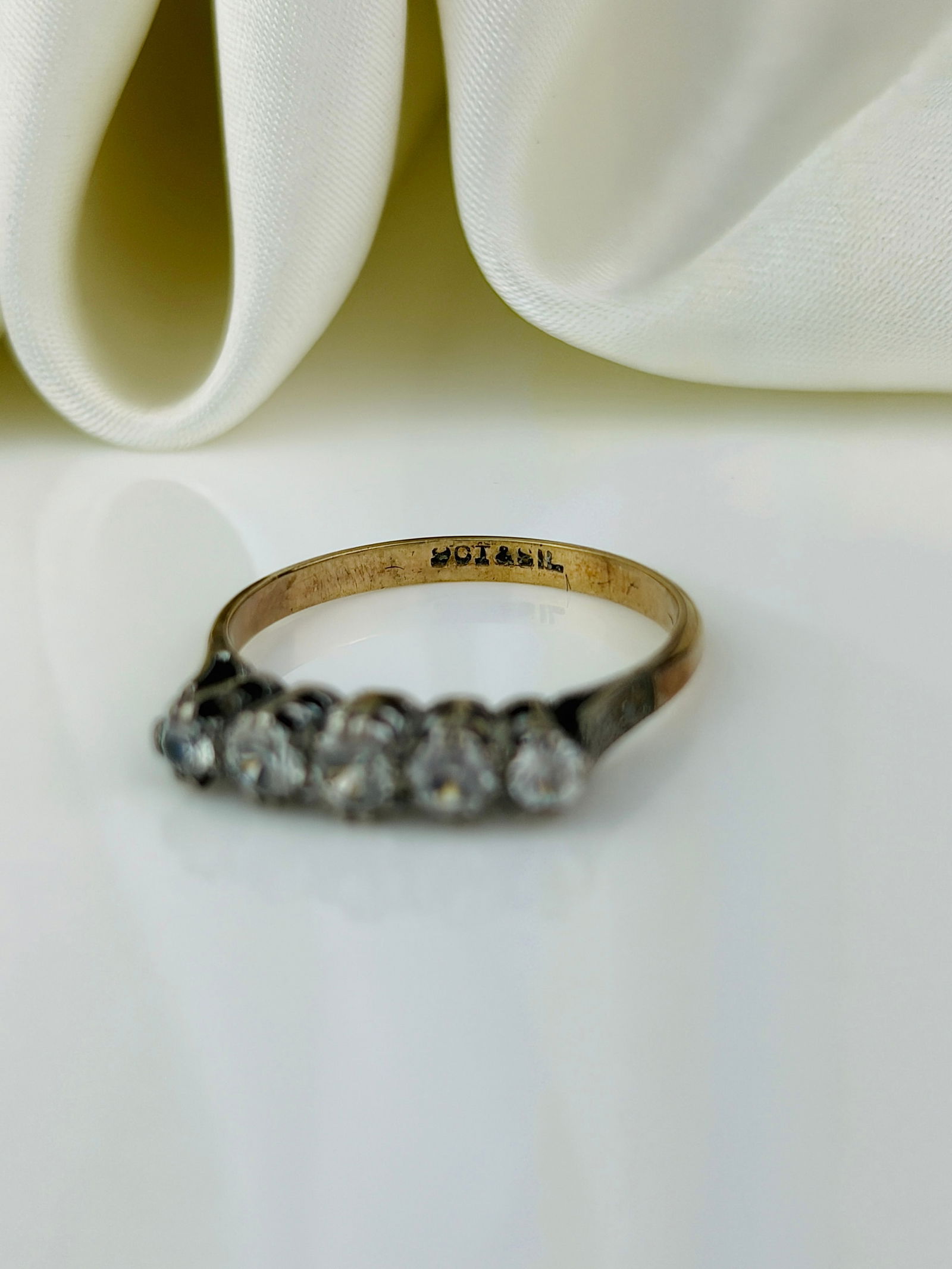 vintage 9ct gold and silver setting 5 stone ring - 4