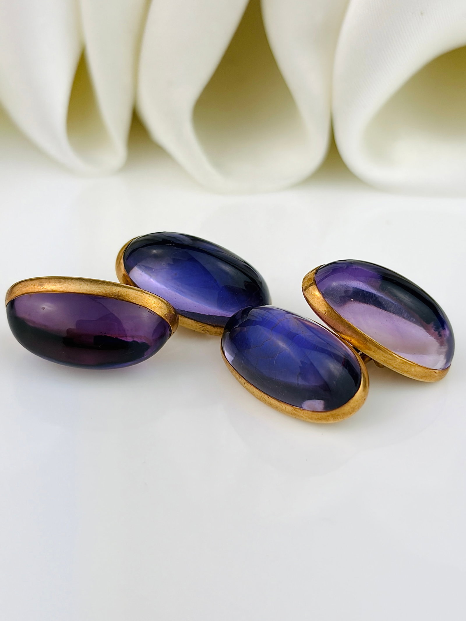 Antique 14ct Yellow Gold Cabochon Amethyst Cuff Links: Antique 14ct Yellow Gold Cabochon Amethyst Cuff Links Stunning cufflinks with the most amazingly purple cabochon amethysts. 