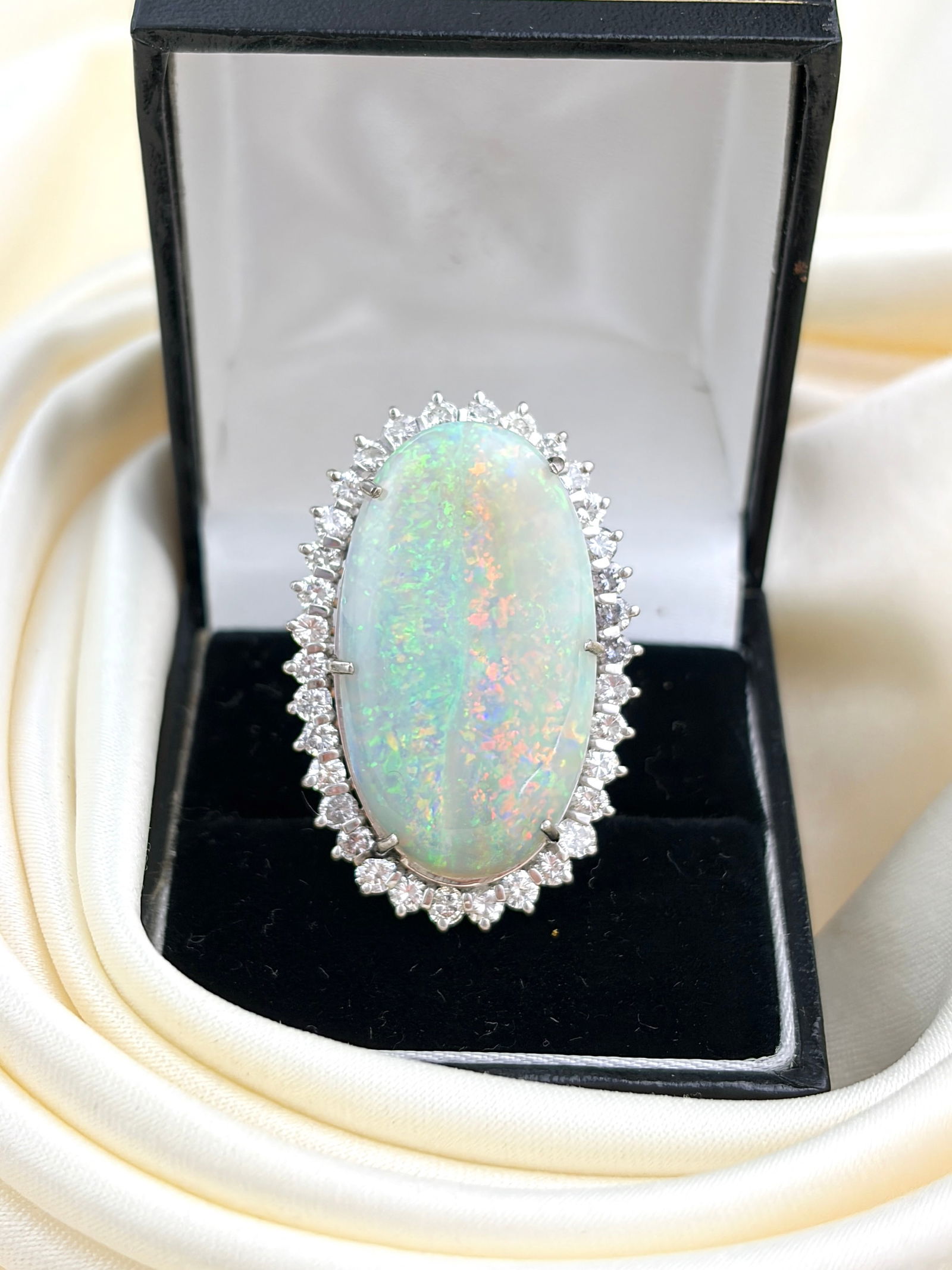 Huge 18ct White Gold Giant Opal And Diamond Panel Ring in Box - 2