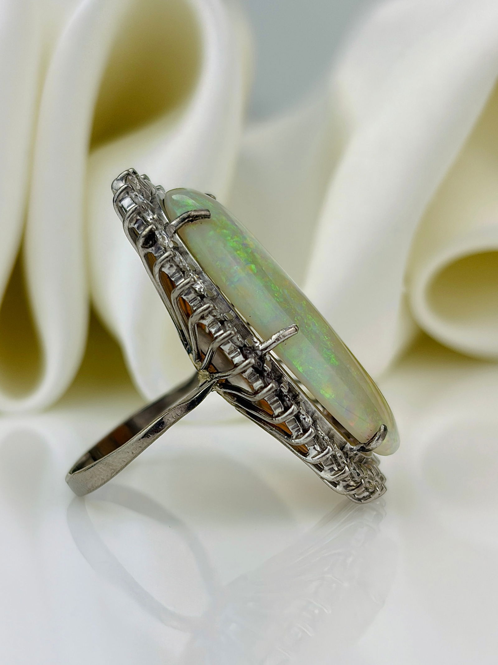 Huge 18ct White Gold Giant Opal And Diamond Panel Ring in Box - 4