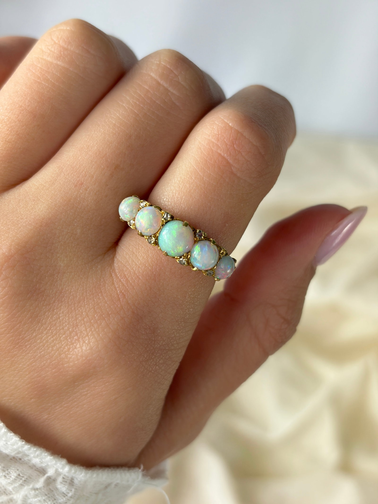 Vintage Opal and 18 Carat Gold Five-Stone Ring - 10