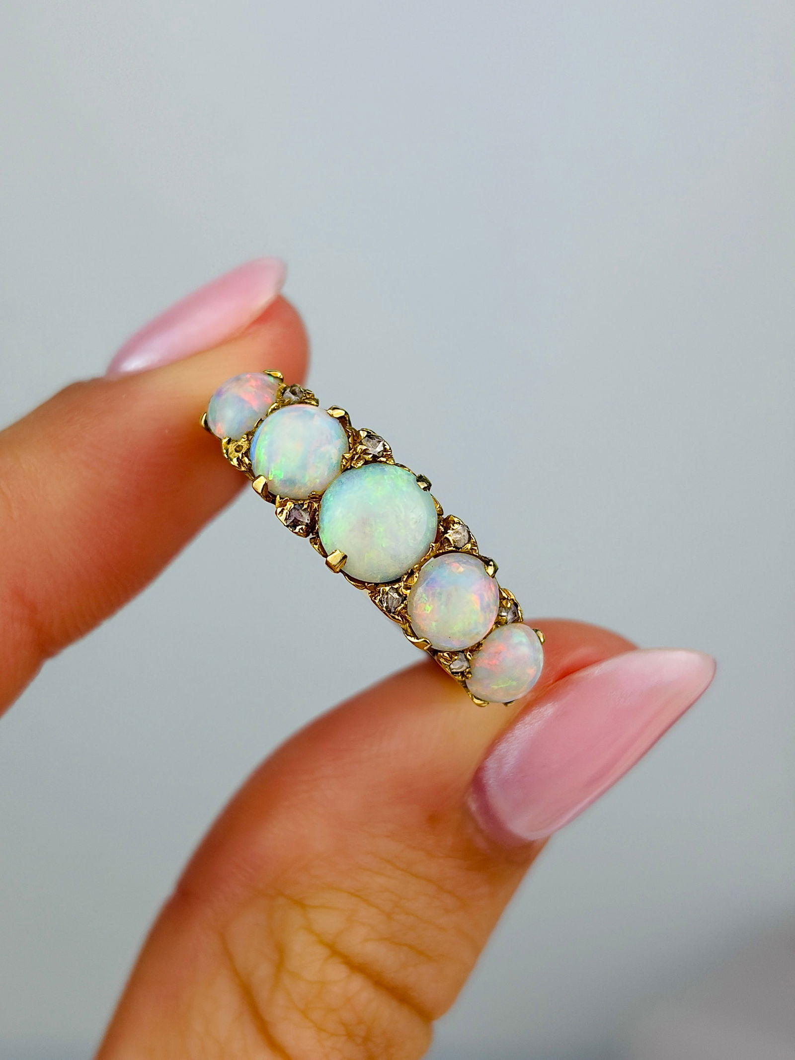 Vintage Opal and 18 Carat Gold Five-Stone Ring - 6