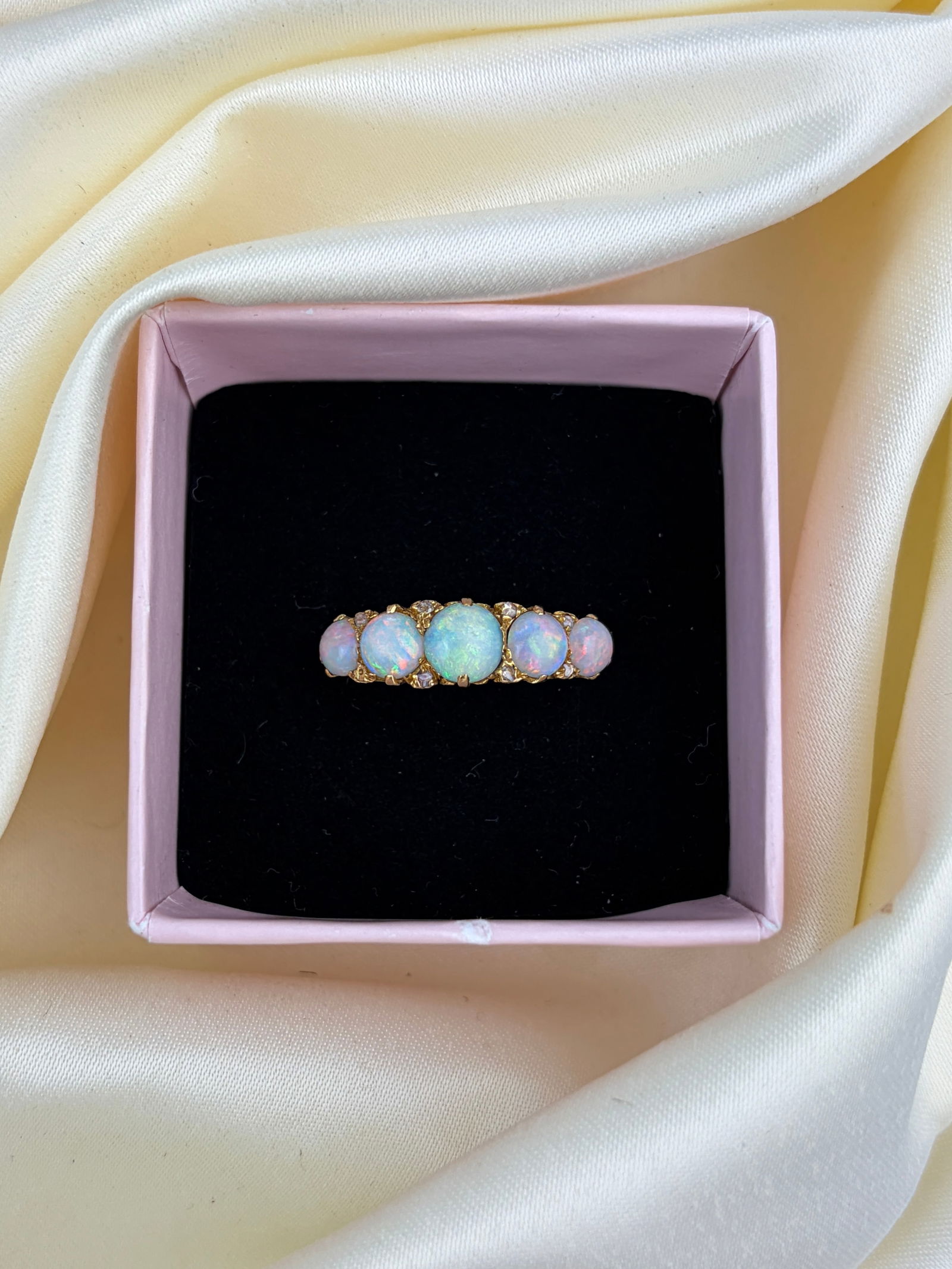 Vintage Opal and 18 Carat Gold Five-Stone Ring - 8