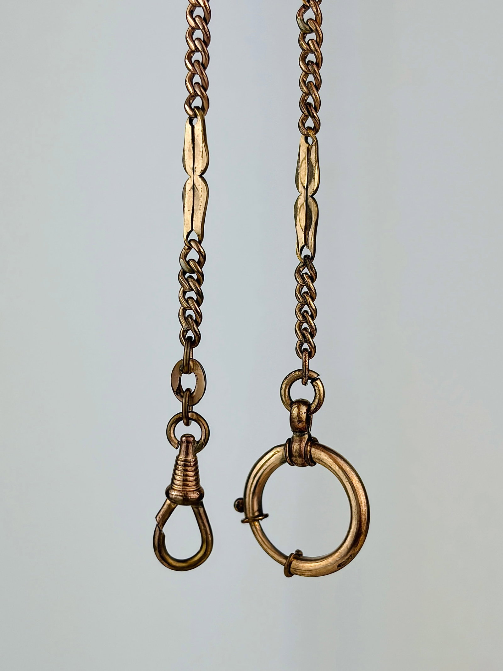 antique rolled gold oversized bolt ring and chain extender: antique rolled gold oversized bolt ring and chain extender Beautiful antique chain extender with large bolt ring! Weight: 8g Size: Length 25.5mm Materials: Rolled gold Hallmarks: