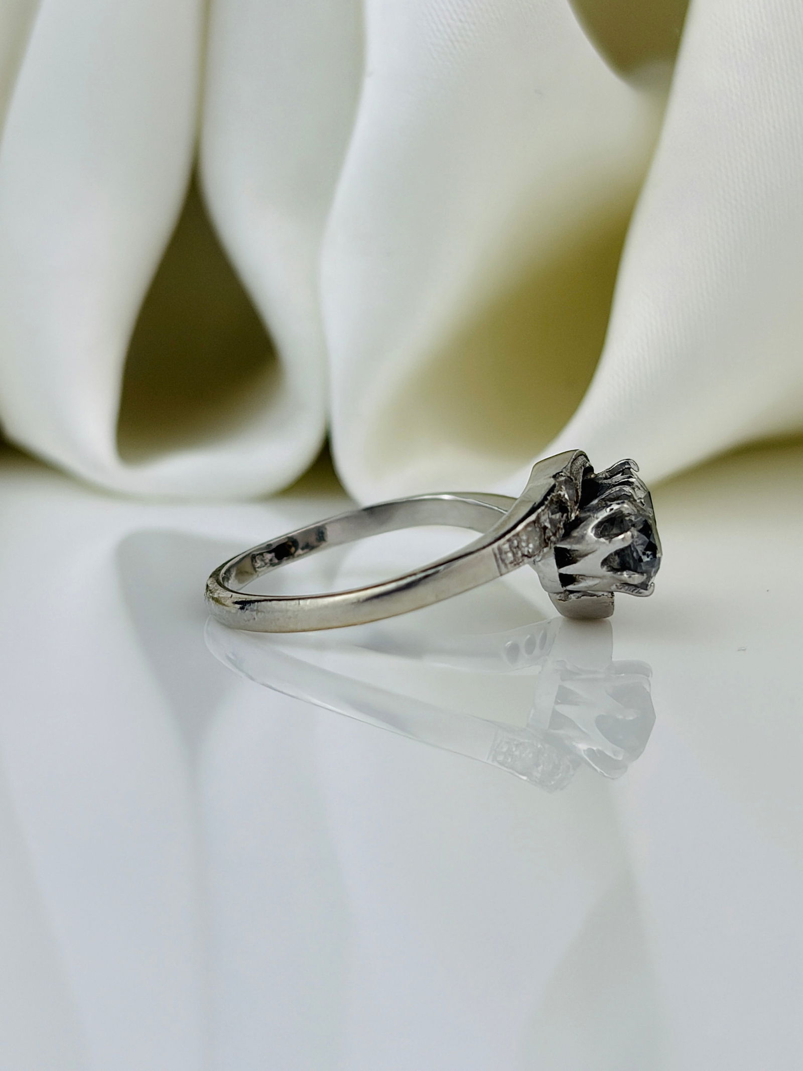 Vintage Diamond 18 Carat White Gold Crossover Moi et Toi Ring - 2