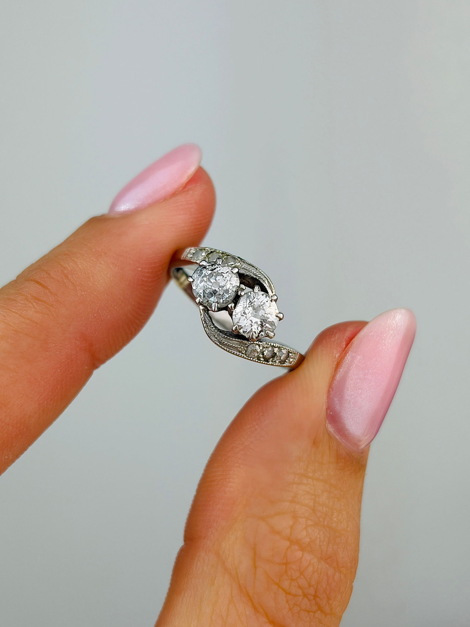 Vintage Diamond 18 Carat White Gold Crossover Moi et Toi Ring - 5