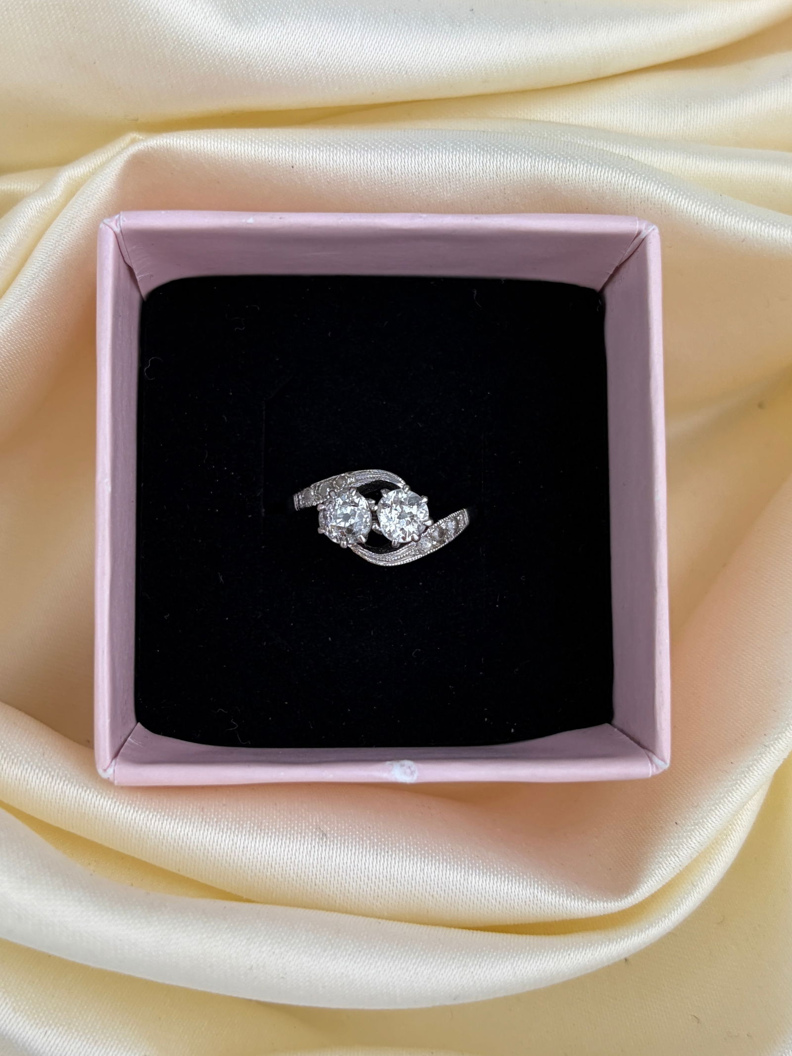 Vintage Diamond 18 Carat White Gold Crossover Moi et Toi Ring - 7