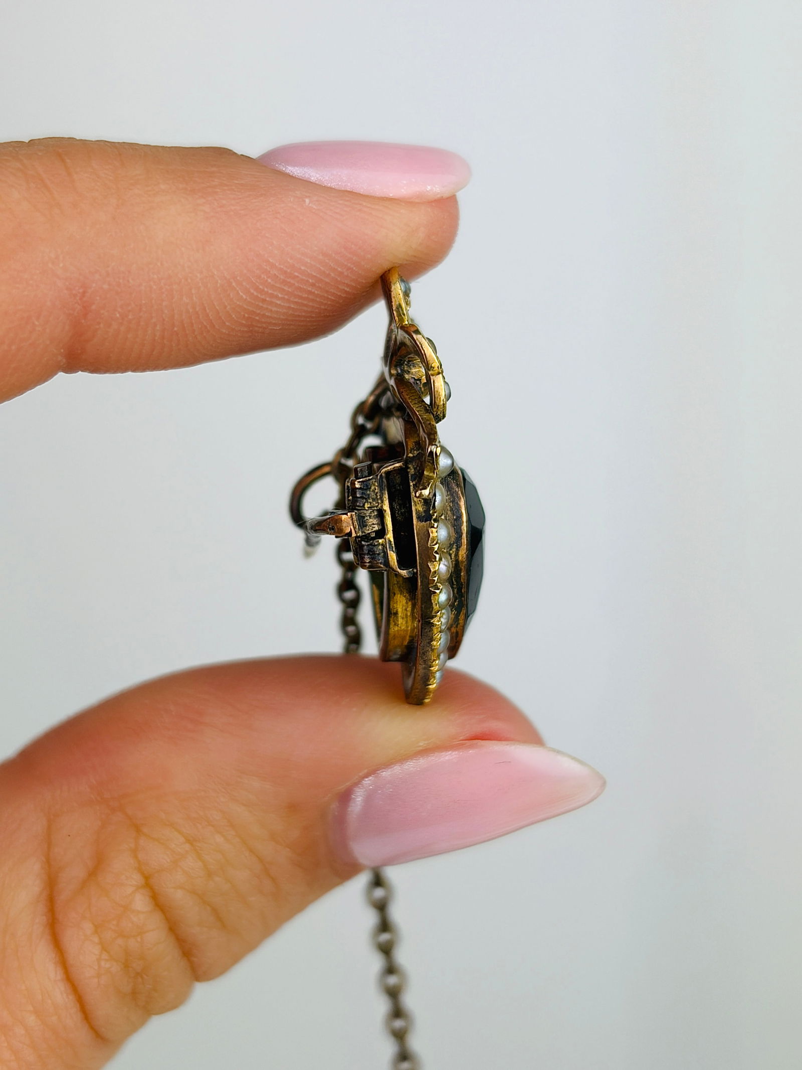 Edwardian 9ct Gold Green Paste and Pearl Heart Brooch - 2