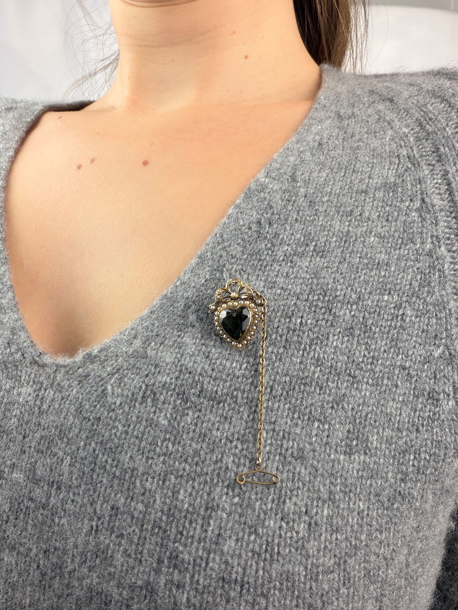 Edwardian 9ct Gold Green Paste and Pearl Heart Brooch - 6