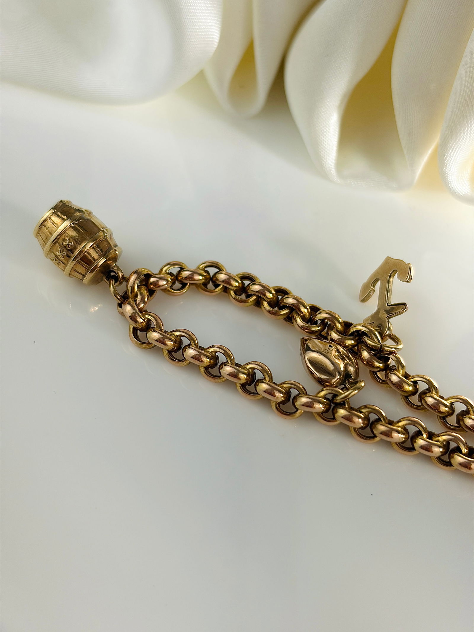 Antique 9ct Gold Bracelet with Puffed Heart Padlock and Key (Unlocks with Key!) - 3