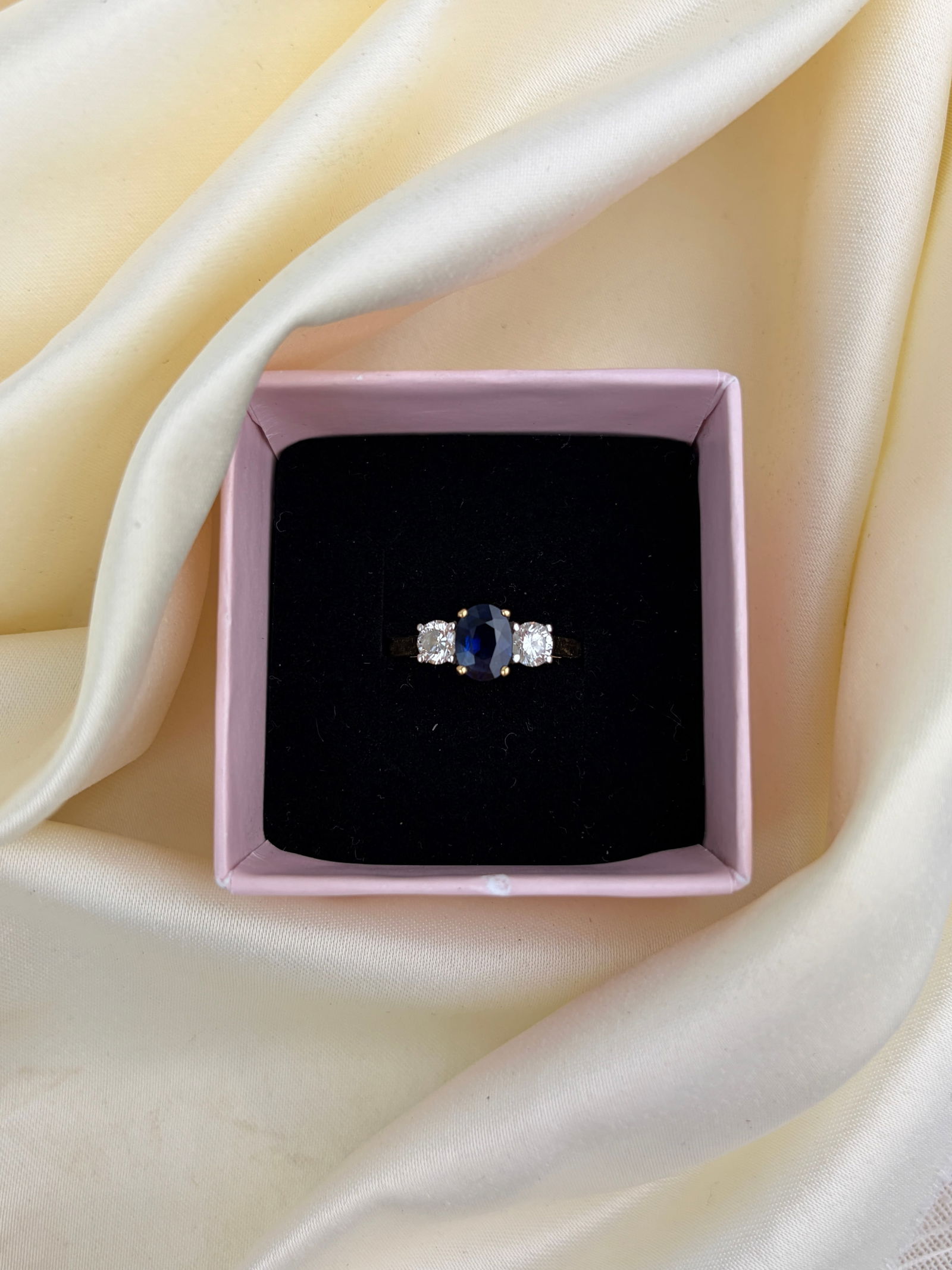 Vintage Sapphire and Diamond 18 Carat Gold Three Stone Ring - 7