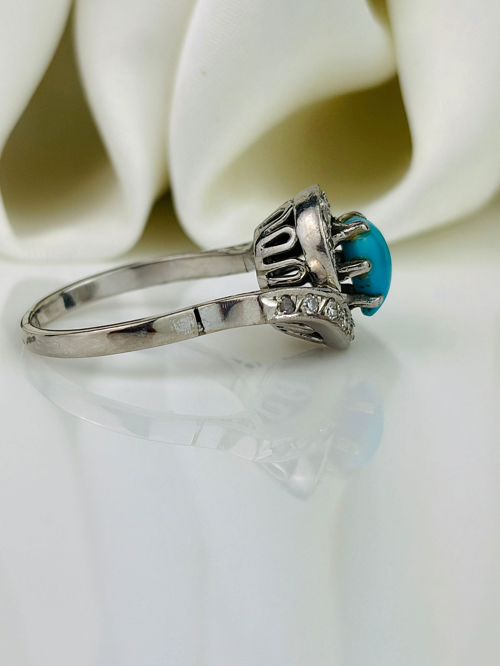 Vintage Diamond and Turquoise Platinum Swirl Ring - 2