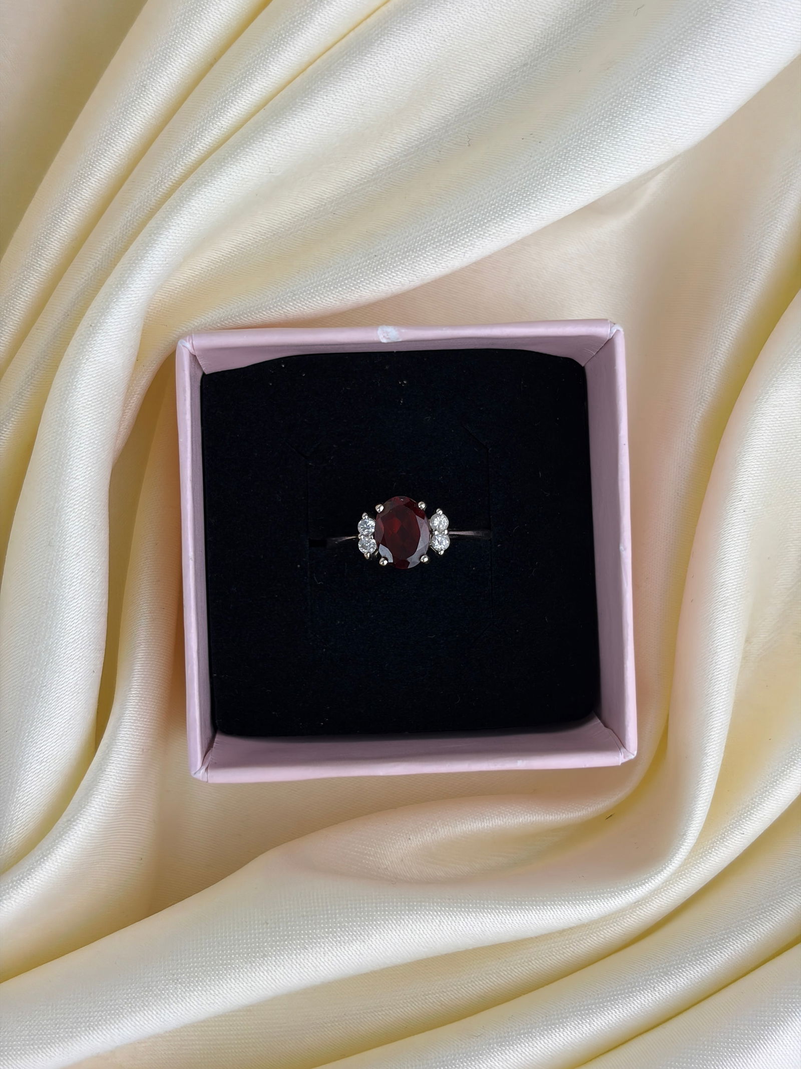 Sweet 14ct White Gold Garnet and Diamond Ring - 7