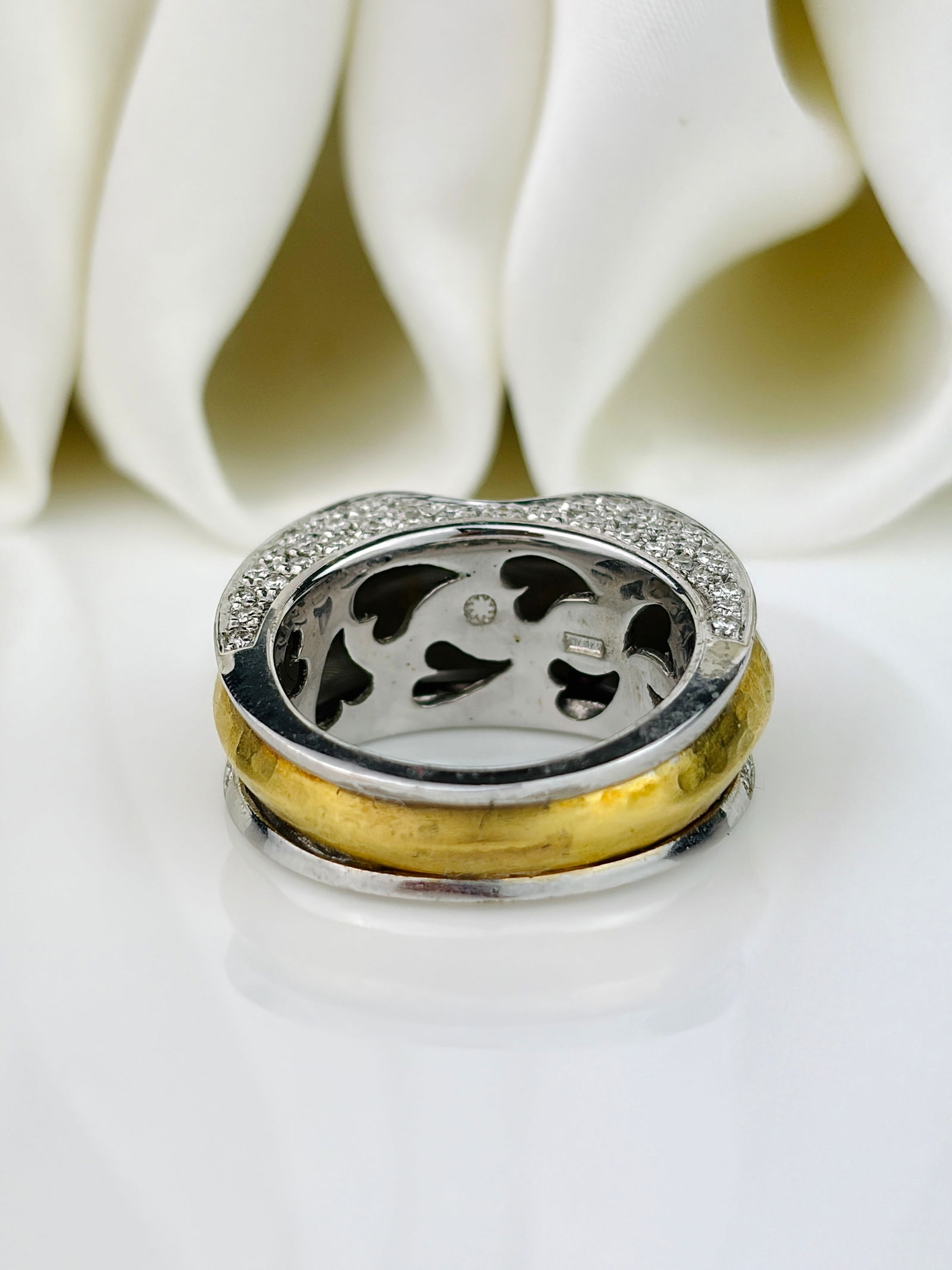 Unusual 18ct Gold and Diamond Wide Band Ring - 3