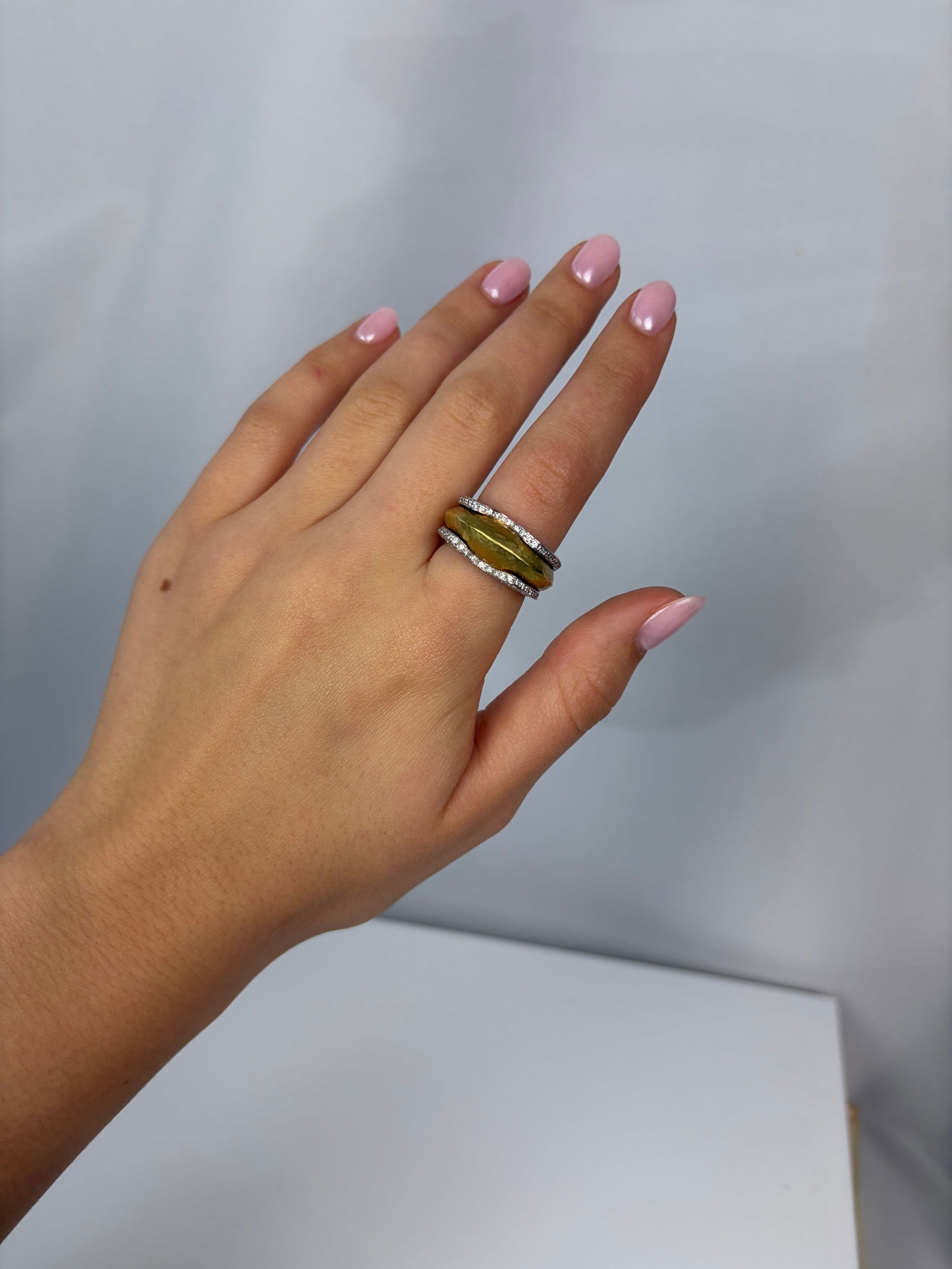 Unusual 18ct Gold and Diamond Wide Band Ring - 8