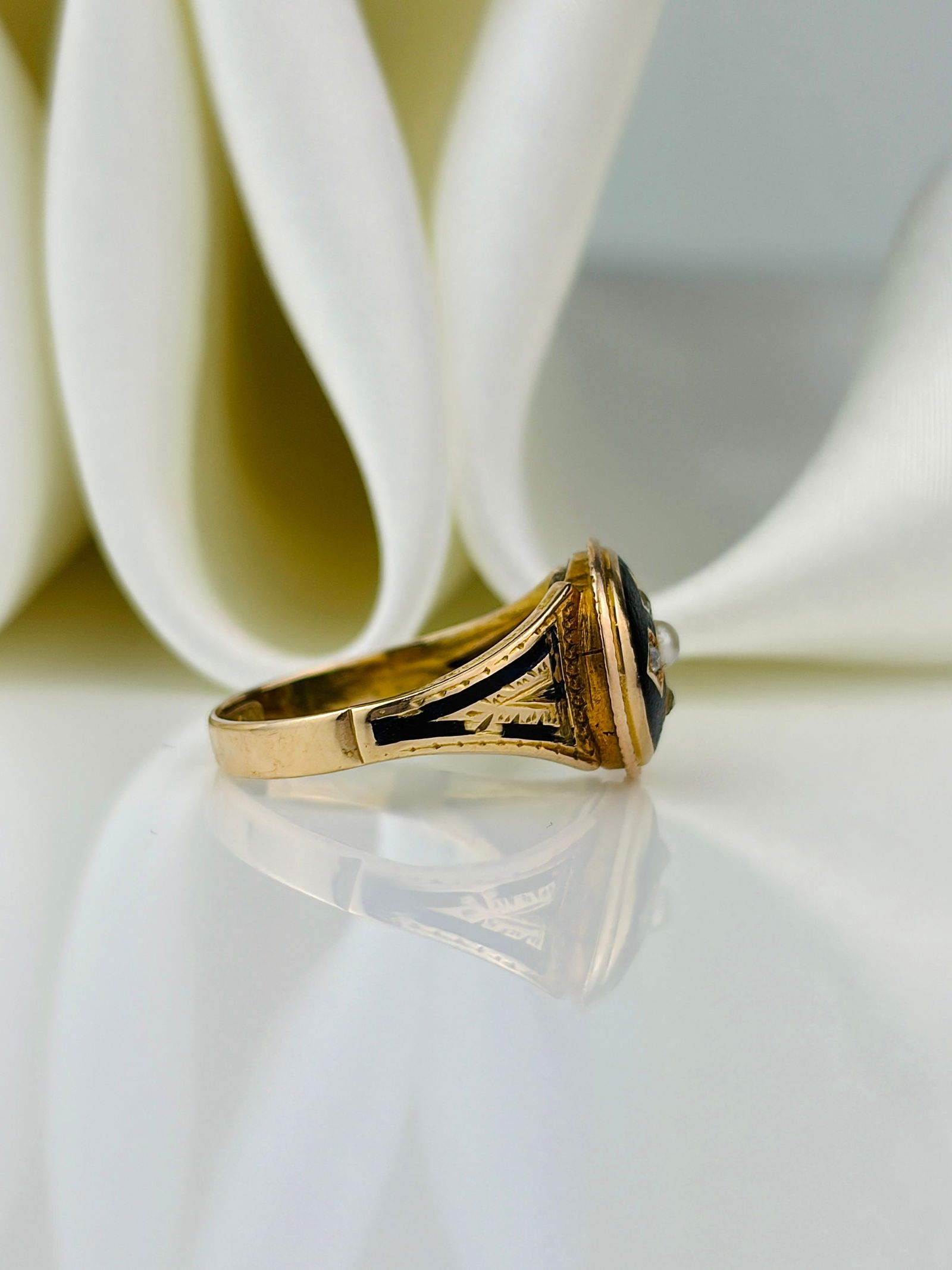 antique 15ct yellow gold diamond and pearl black enamel locket back ring - 2