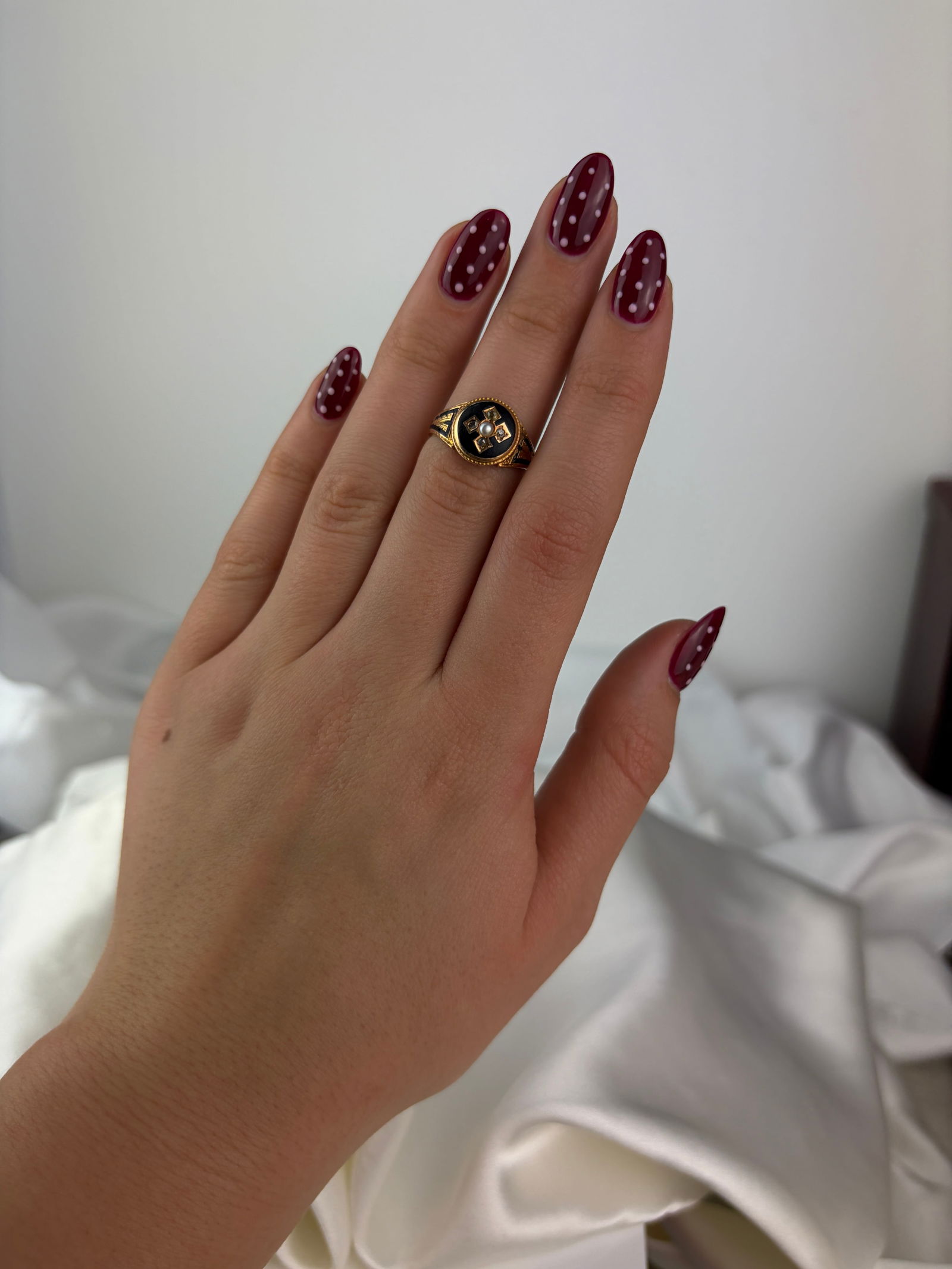 antique 15ct yellow gold diamond and pearl black enamel locket back ring - 8