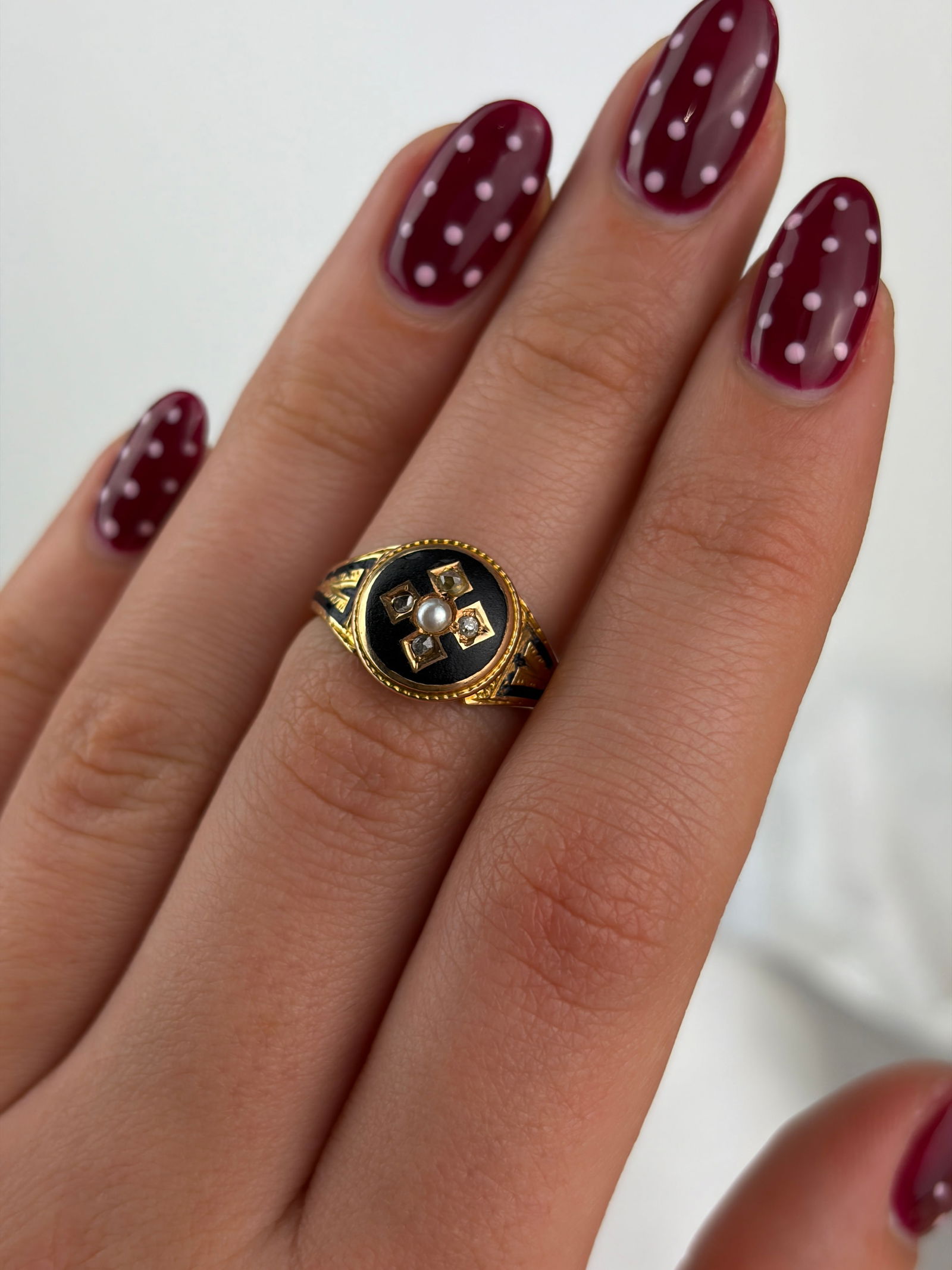antique 15ct yellow gold diamond and pearl black enamel locket back ring - 9