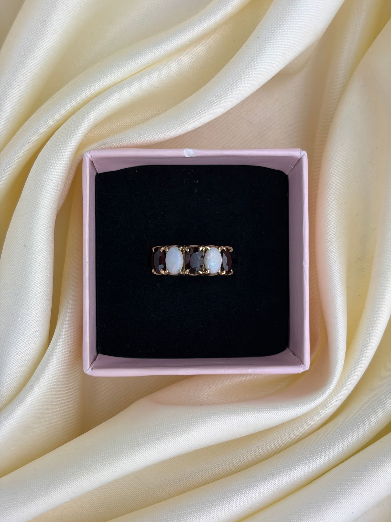 Vintage 9ct Gold Opal and Garnet 5 Stone Ring - 7