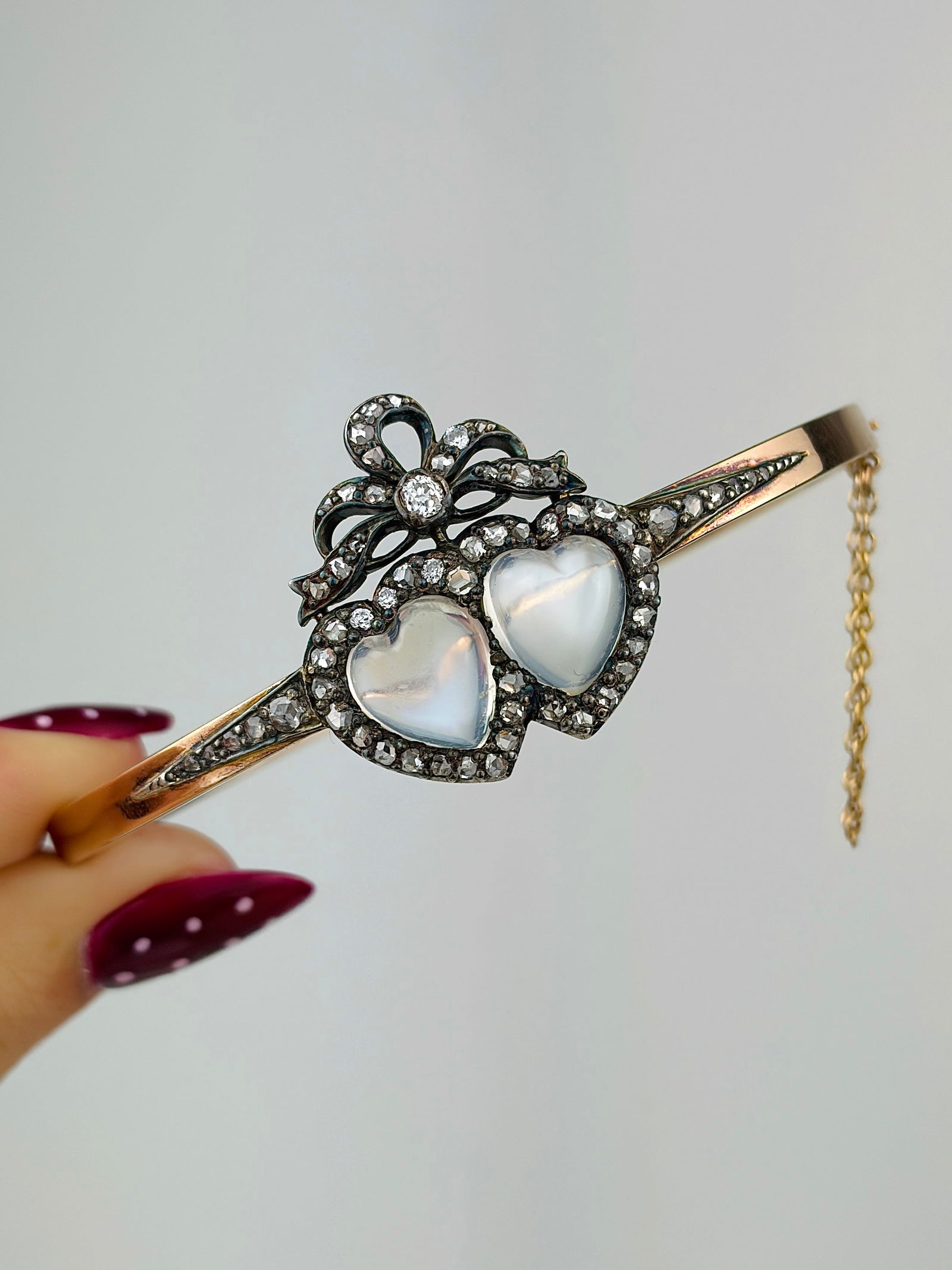 OUTSTANDING LARGE SIZED MOONSTONE AND DIAMOND DOUBLE HEART GOLD BANGLE IN ANTIQUE BOX - 2