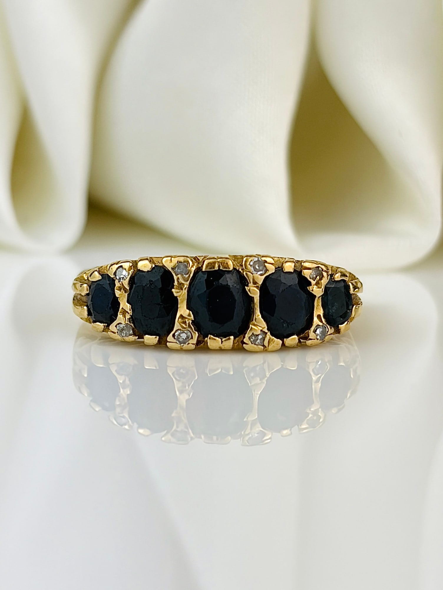 vintage 18ct yellow gold sapphire and diamond 5 stone ring (1 of 10)