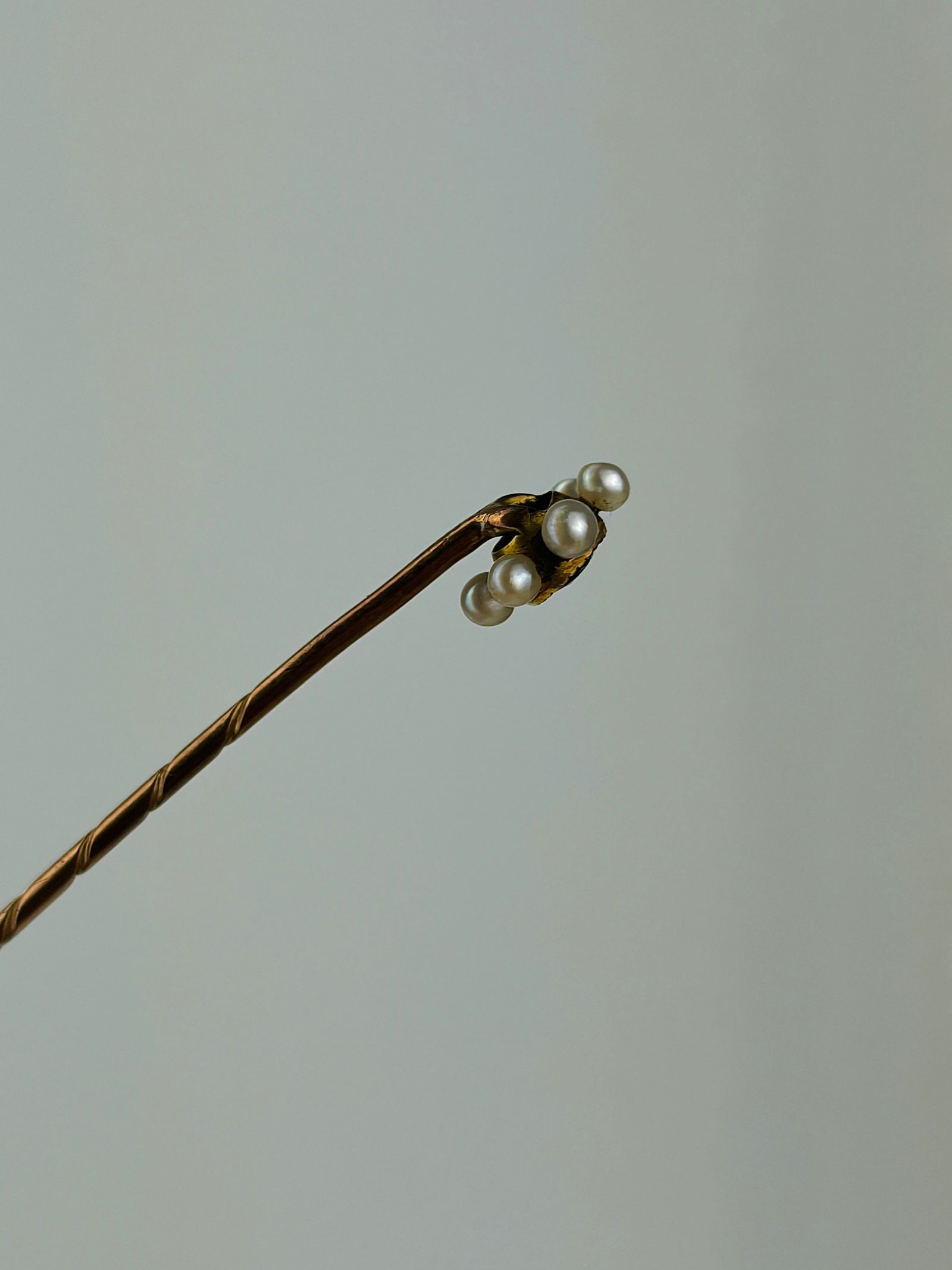 antique sweet 9ct gold floral stick pin - 2