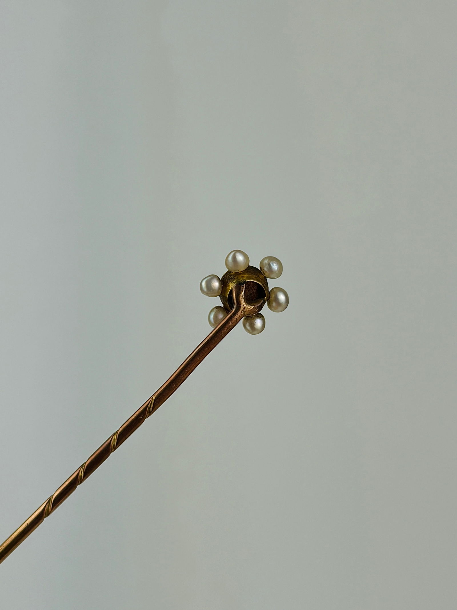 antique sweet 9ct gold floral stick pin - 3