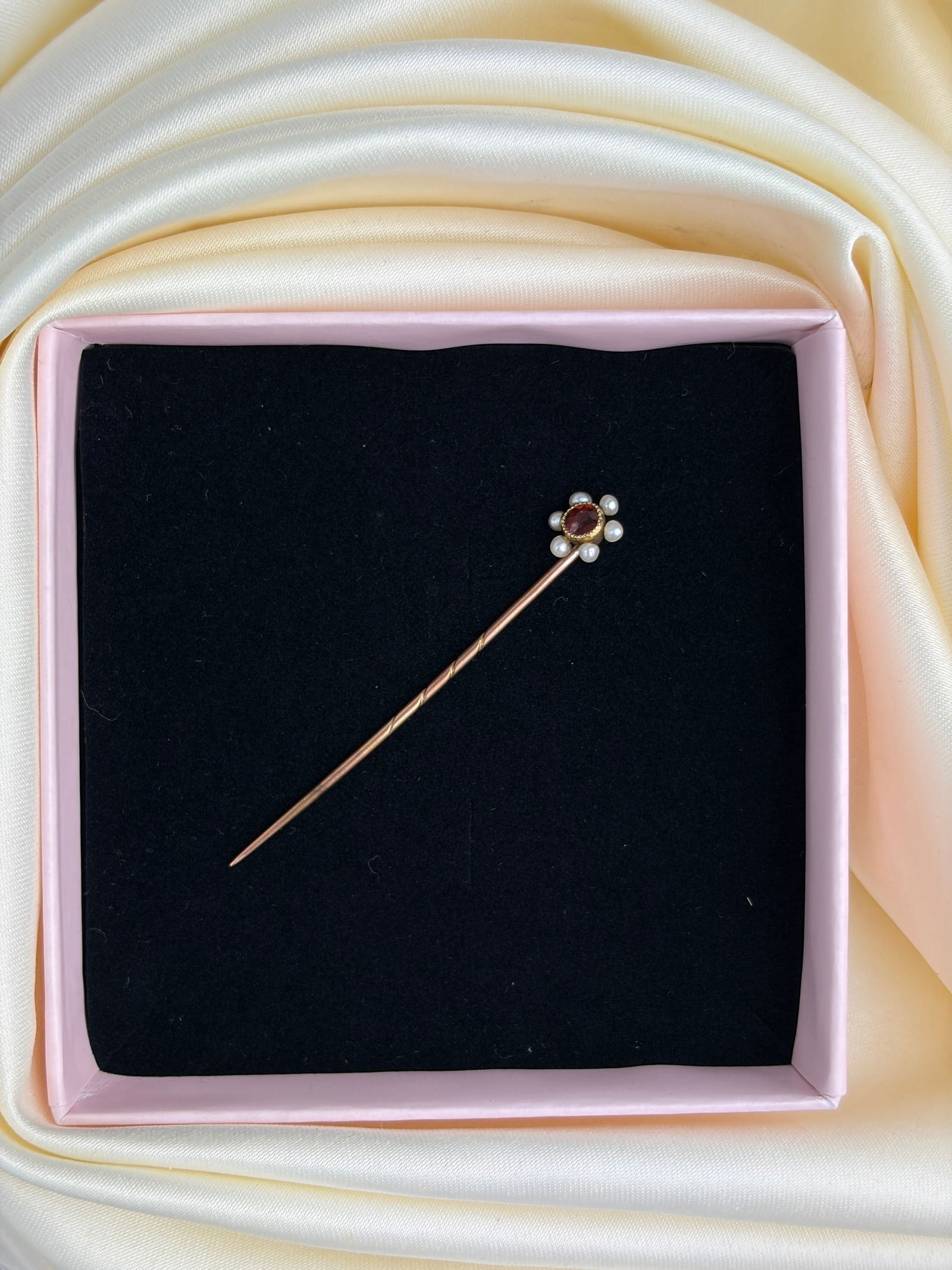 antique sweet 9ct gold floral stick pin - 5