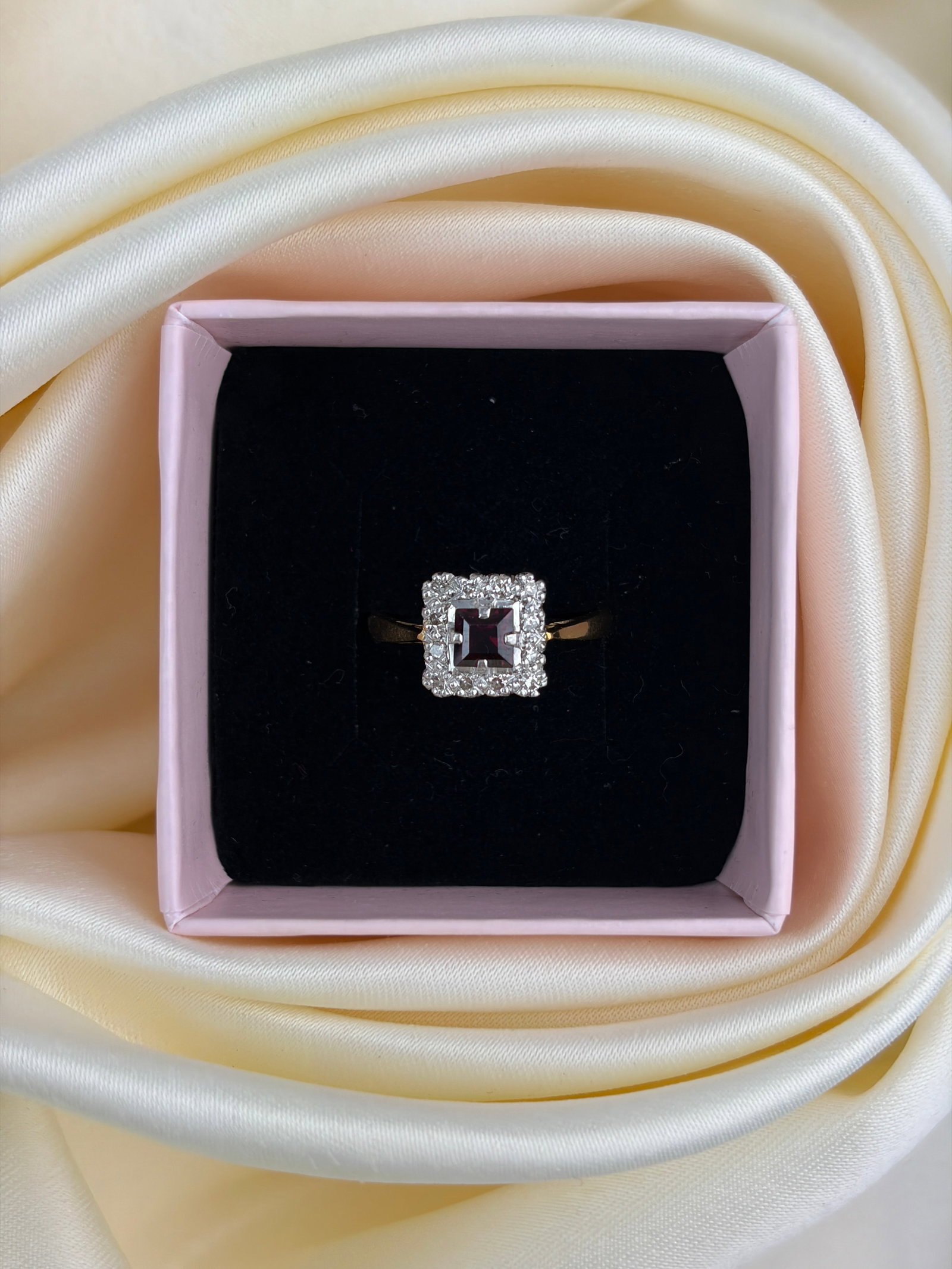 vintage 18ct yellow gold and platinum diamond and garnet square ring - 9