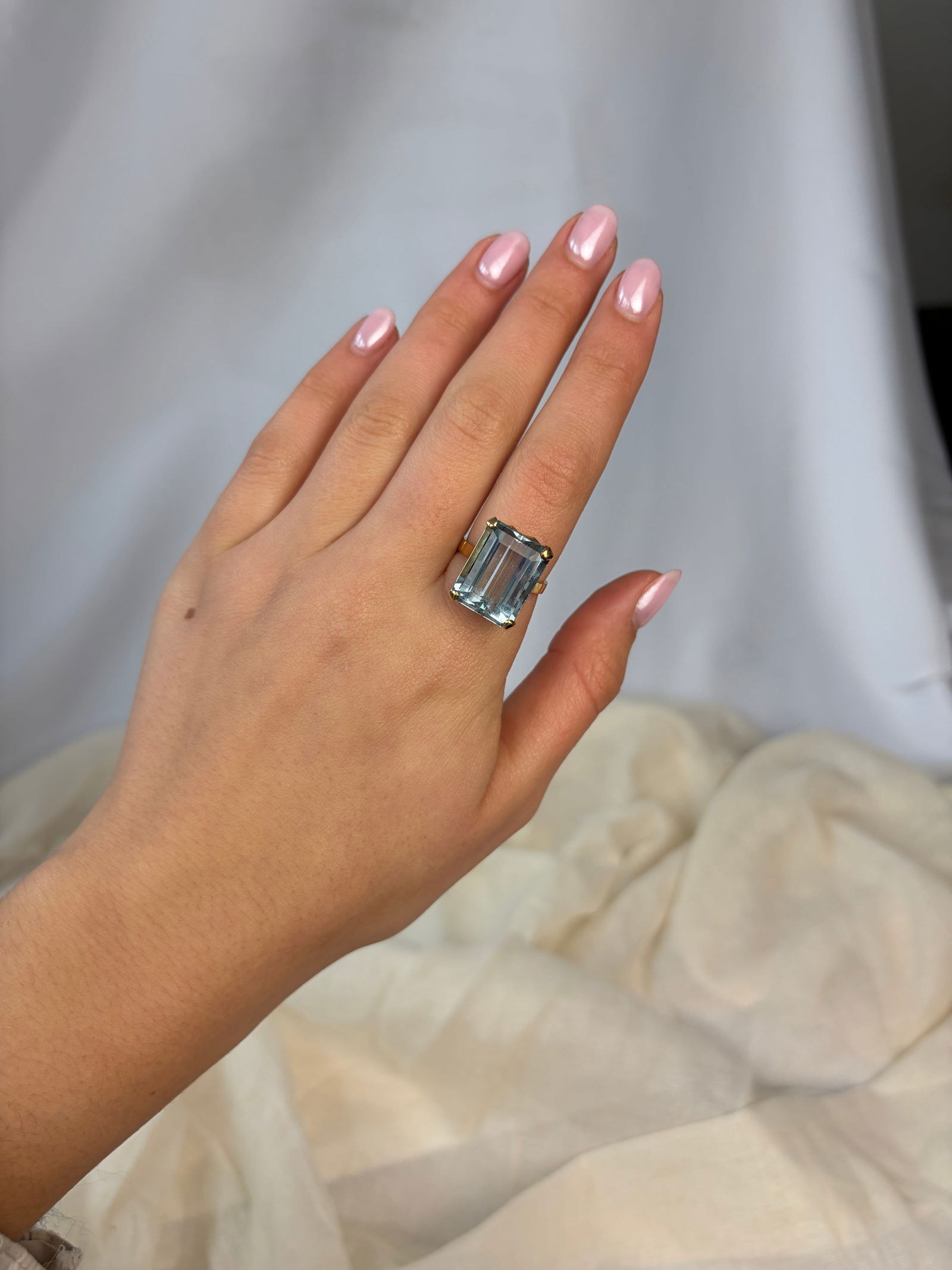 18ct Yellow Gold Large Aquamarine Cocktail Ring - 7