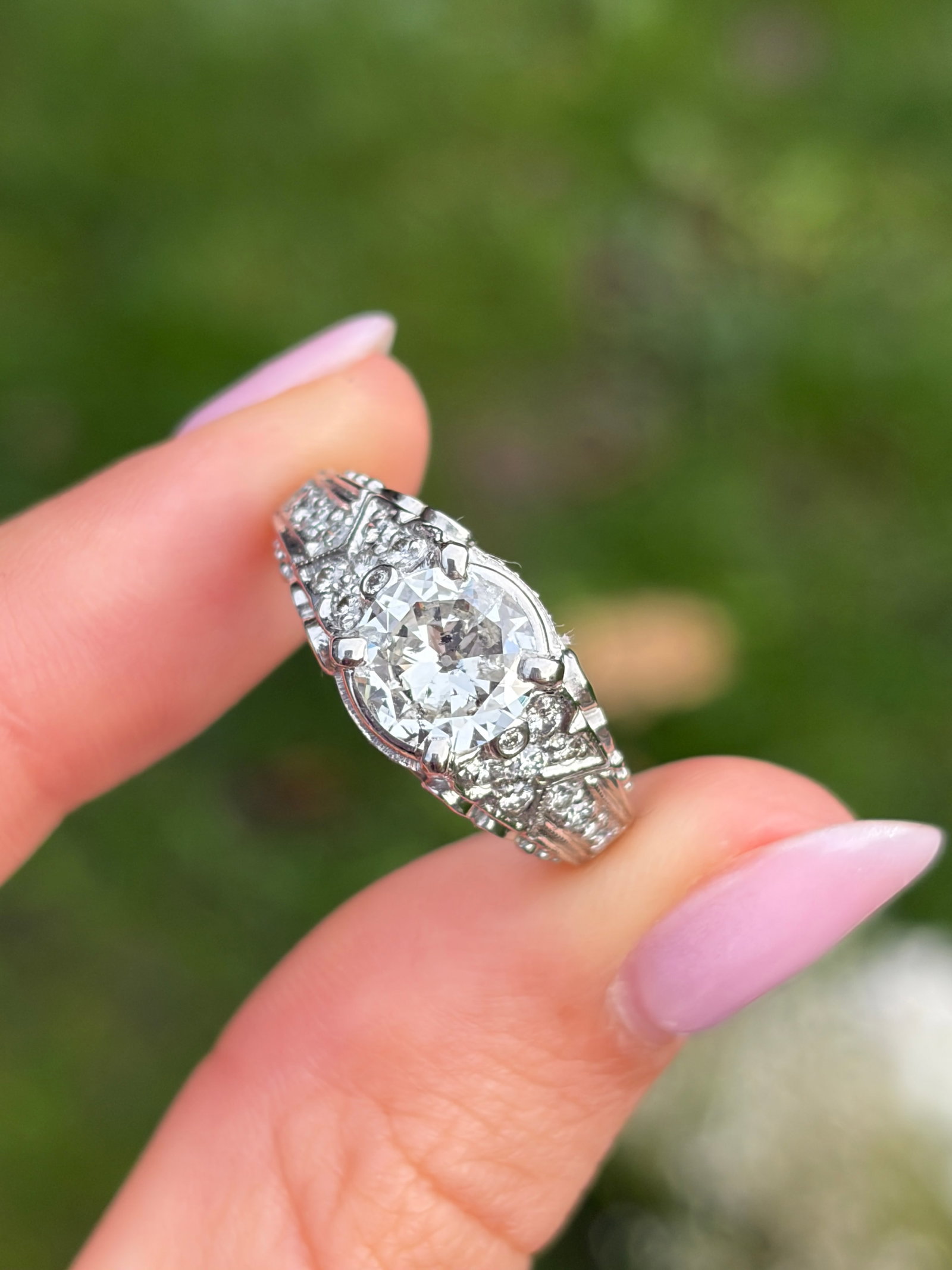 Outstanding ornate 1.50ct Diamond and Platinum Solitaire Ring with diamond shoulders - 10