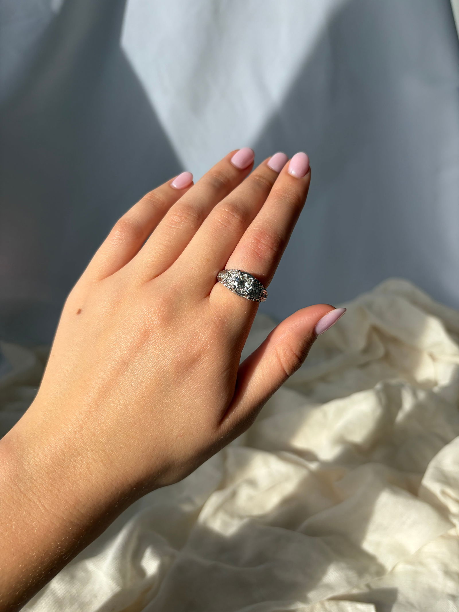 Outstanding ornate 1.50ct Diamond and Platinum Solitaire Ring with diamond shoulders - 8