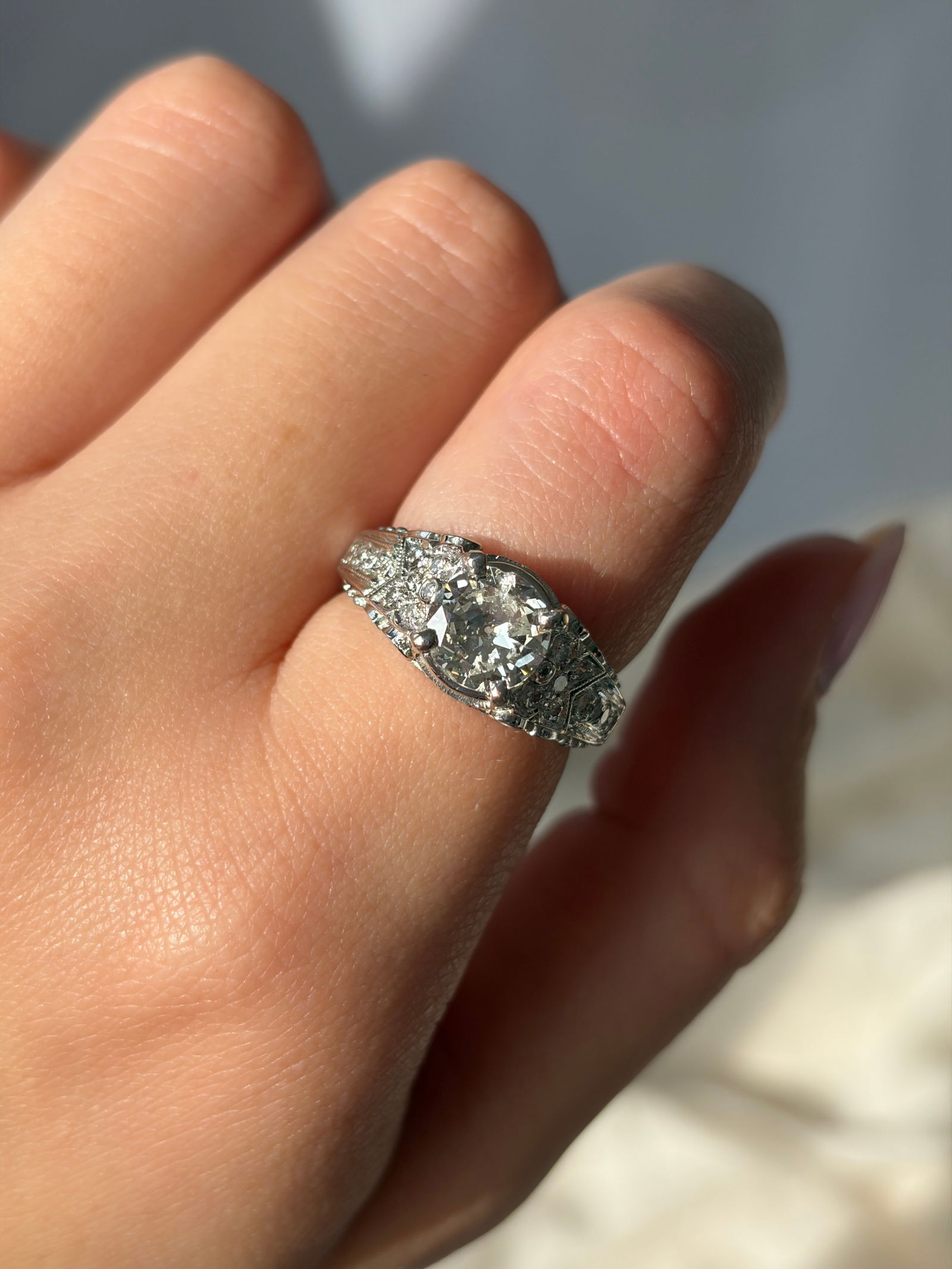 Outstanding ornate 1.50ct Diamond and Platinum Solitaire Ring with diamond shoulders - 9