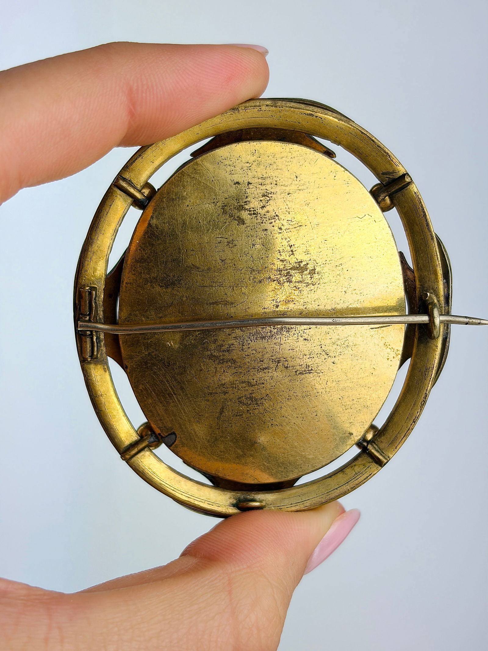 Large antique carved brooch - 3