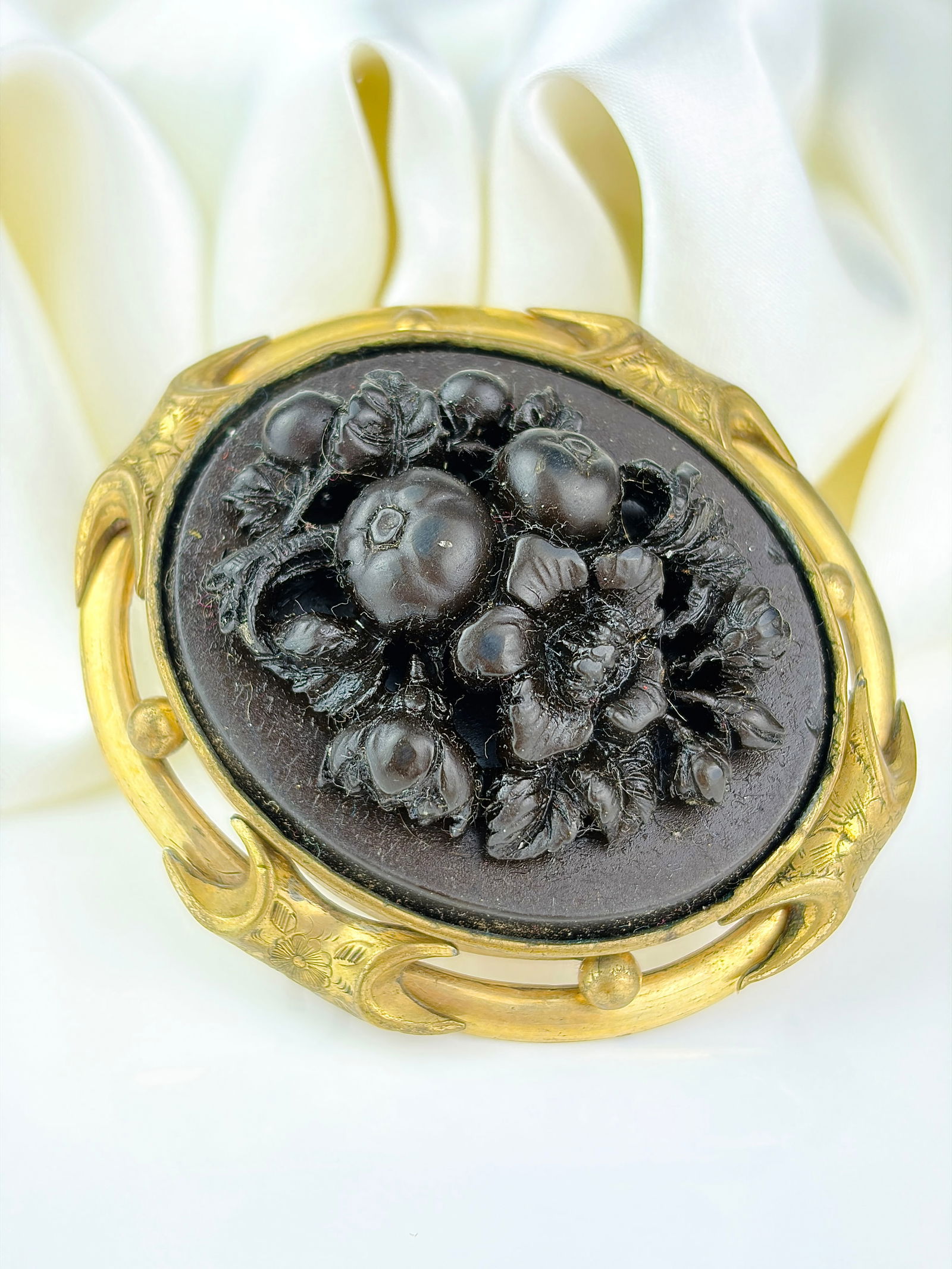 Large antique carved brooch - 4
