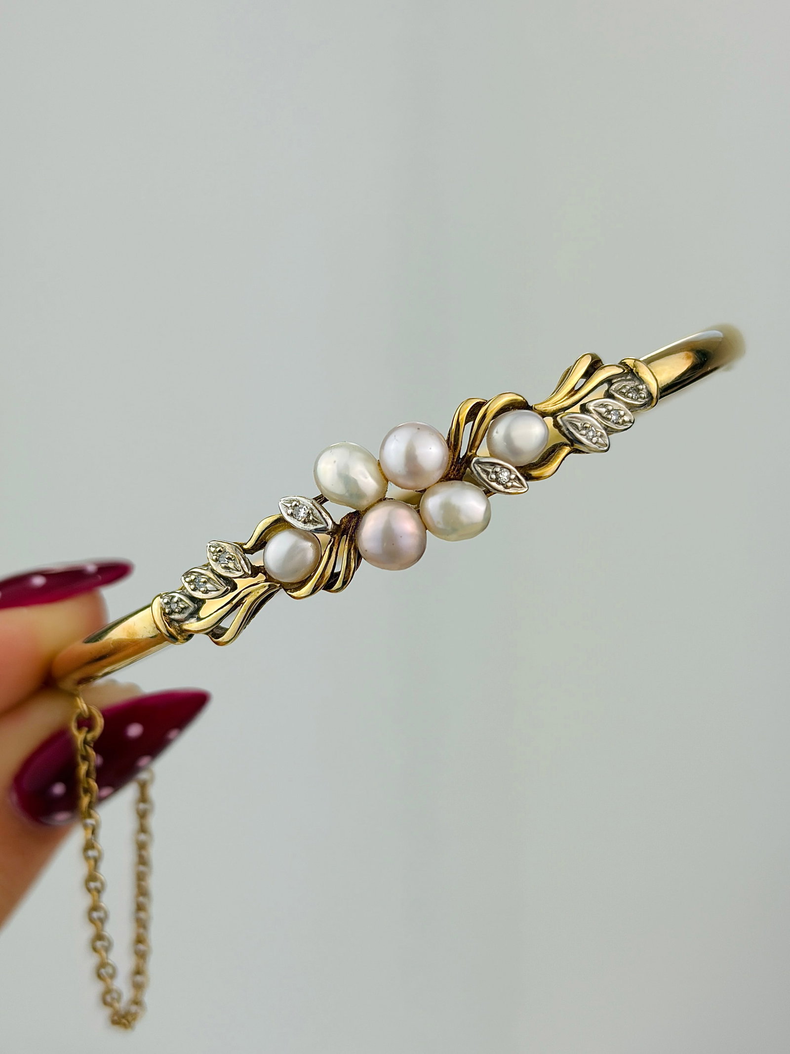 Antique 9ct Gold Diamond And Pearl Bangle Bracelet: antique 9ct gold diamond and pearl bangle bracelet Lovely bangle with a safety chain for extra security!
