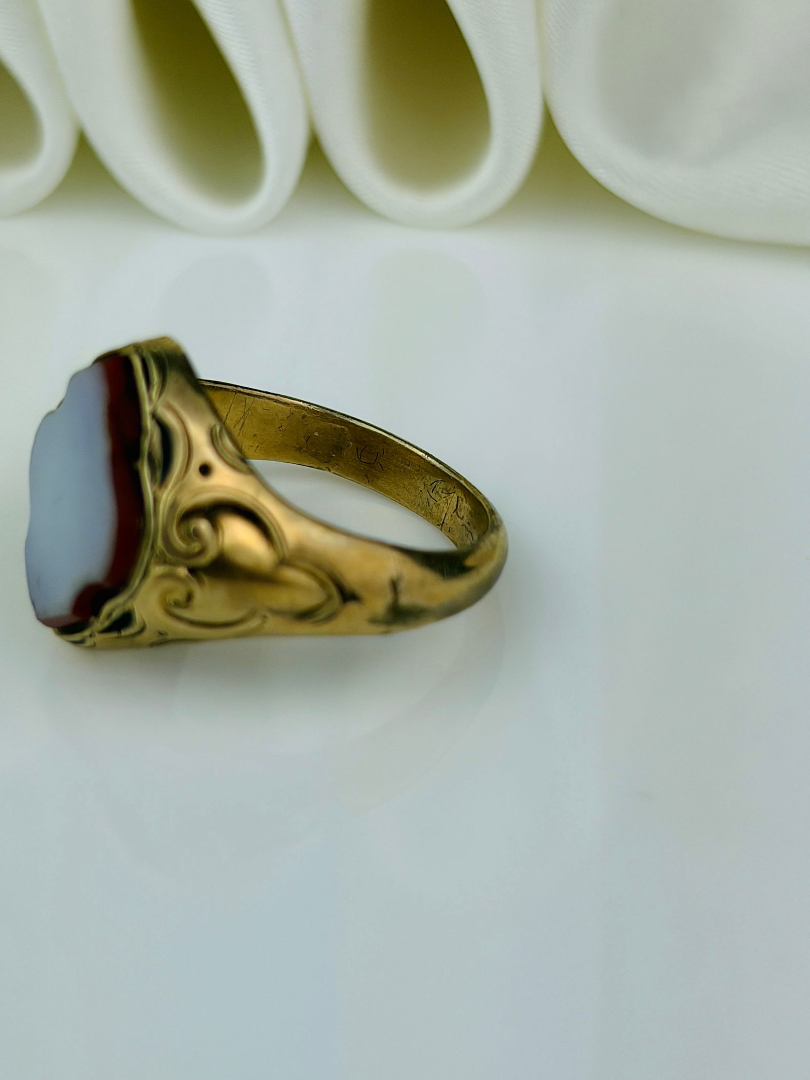 antique gold sardonyx signet style ring - 4