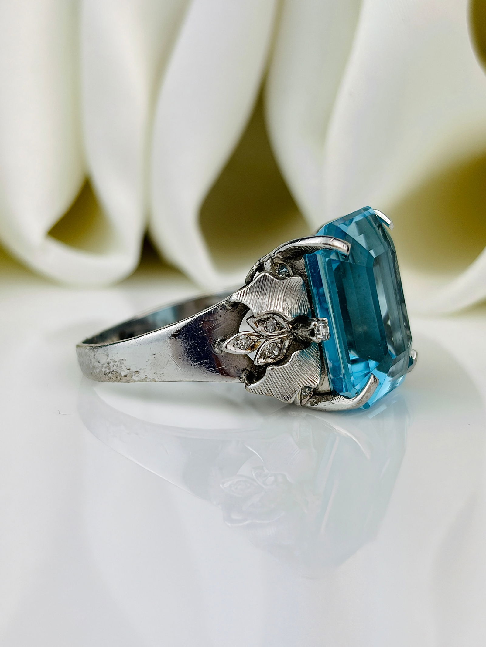 Giant Vintage Blue Topaz and Diamond 18 Carat White Gold Ring - 2